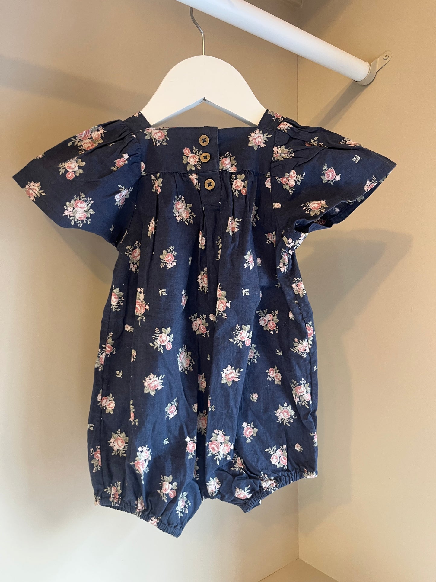 Jumpsuit kortärmad stl 62 (2-4 mån) - Newbie