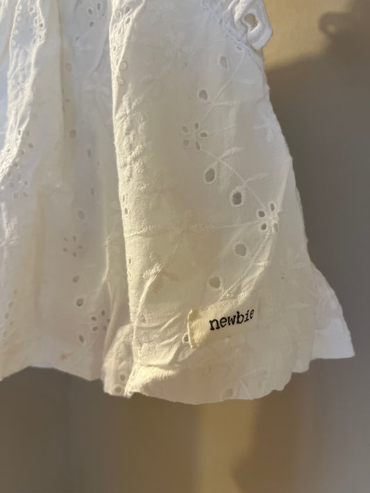 Klännning i vit spets stl 68 (4-6 mån)