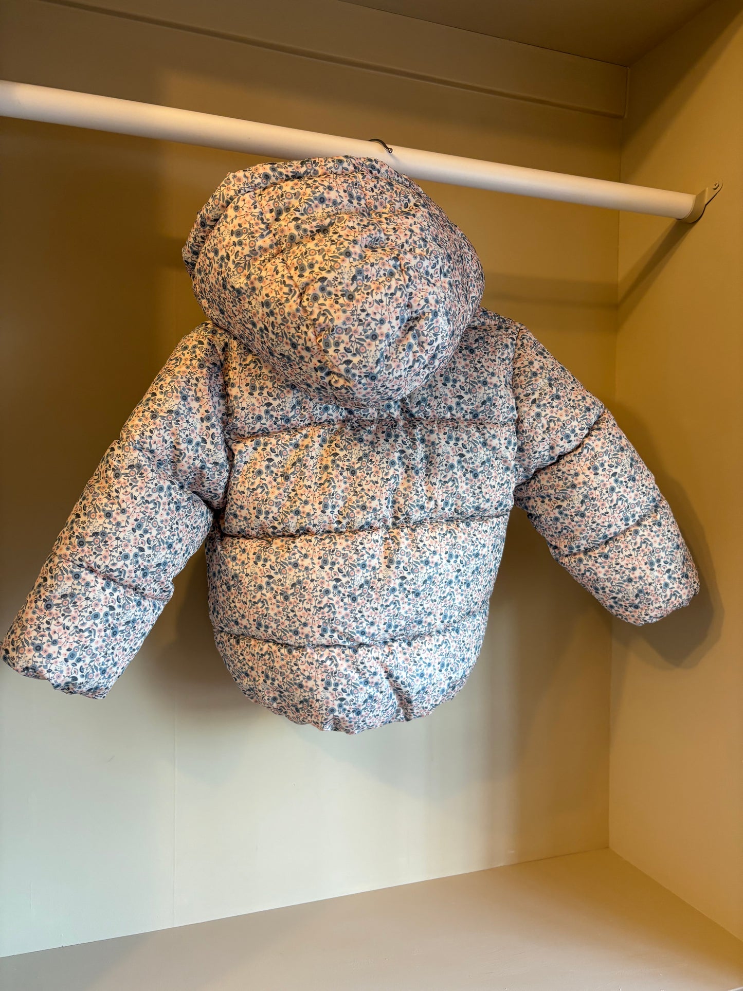 Vadderad jacka blommig stl 86 - H&M