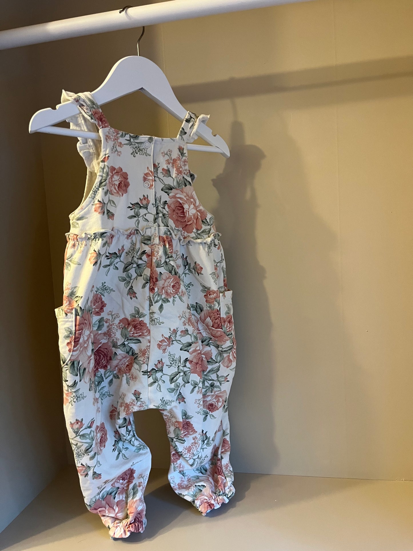 Jumpsuit storlek 80 (9-12 mån) - Newbie