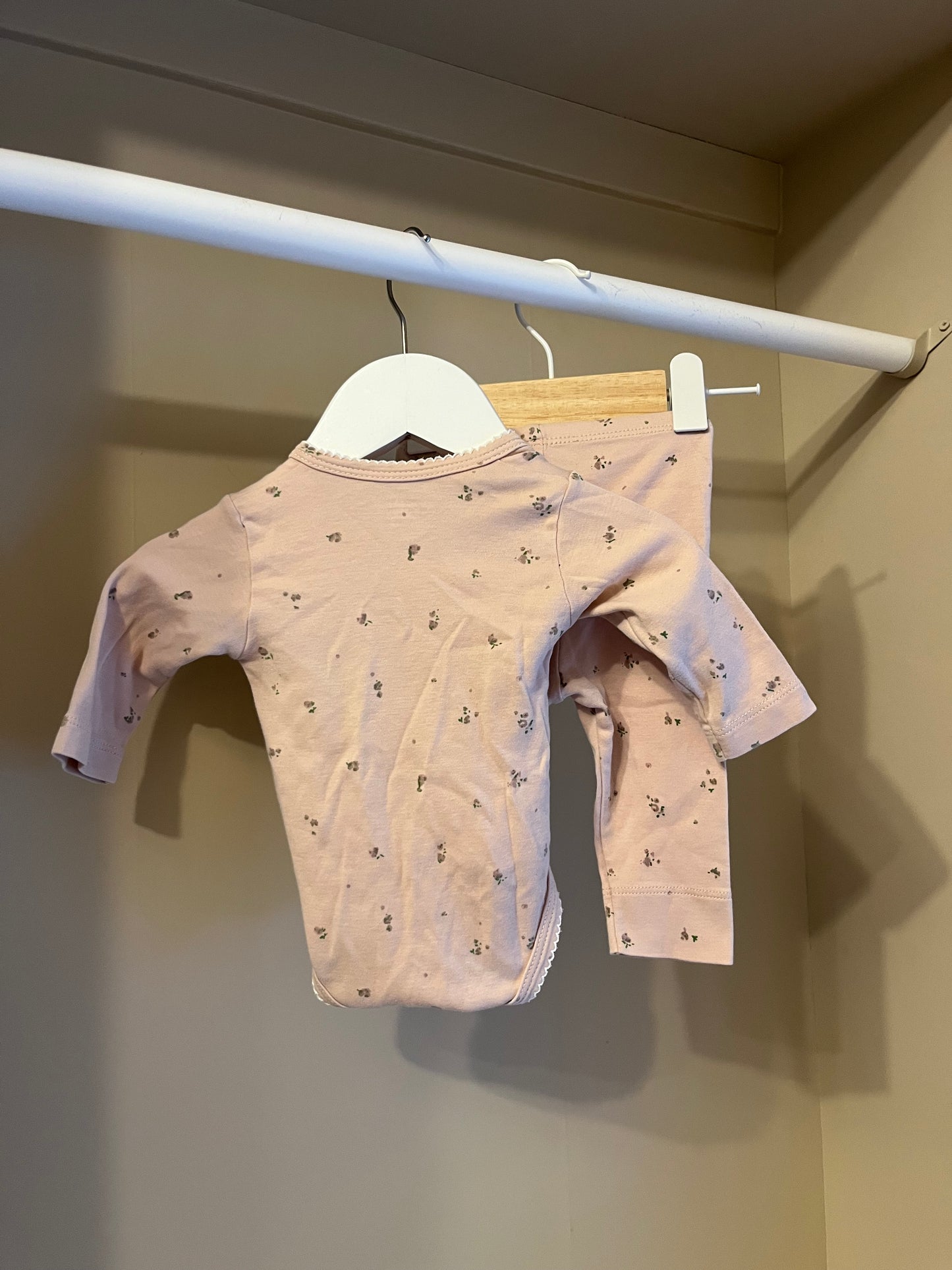 Set (byxa & body) stl 50 (0-1 mån) - Livly