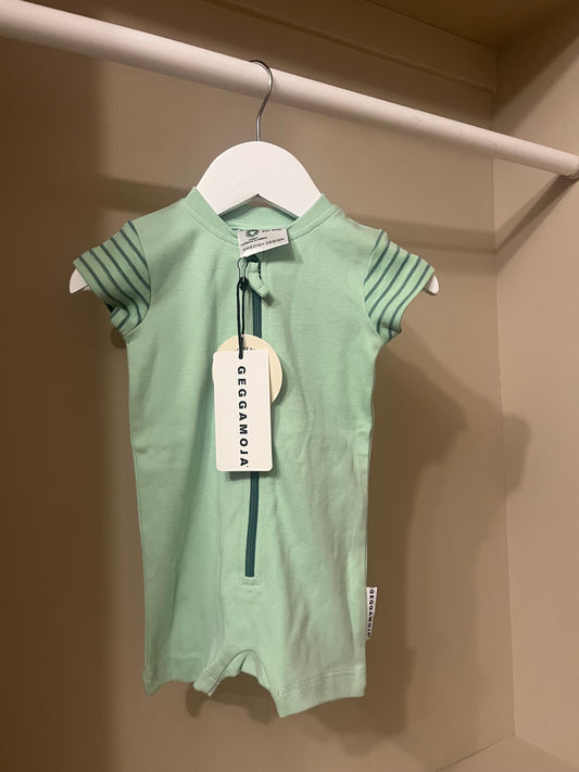 Pyjamas/sommardräkt grön stl 50/56 - Geggamoja