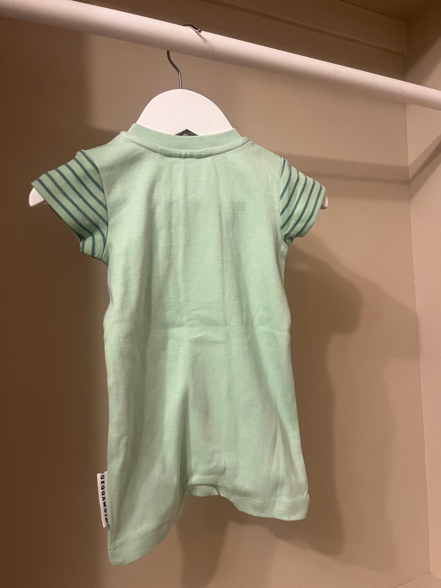 Pyjamas/sommardräkt grön stl 50/56 - Geggamoja