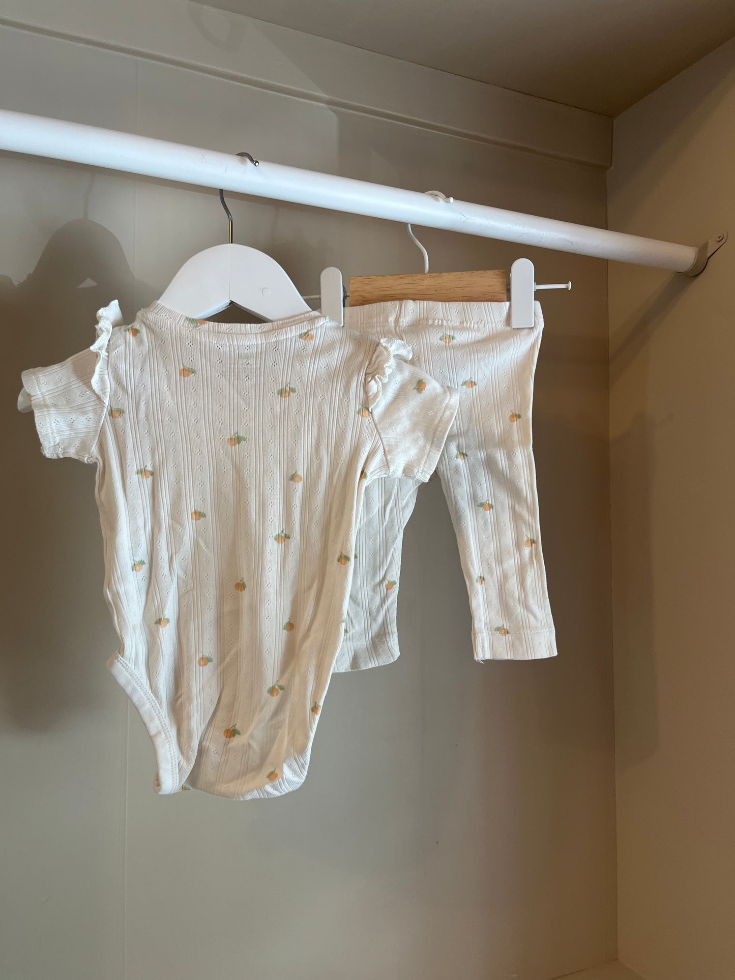 Set krämvit med apelsiner stl 62 (2-4 mån) - H&M
