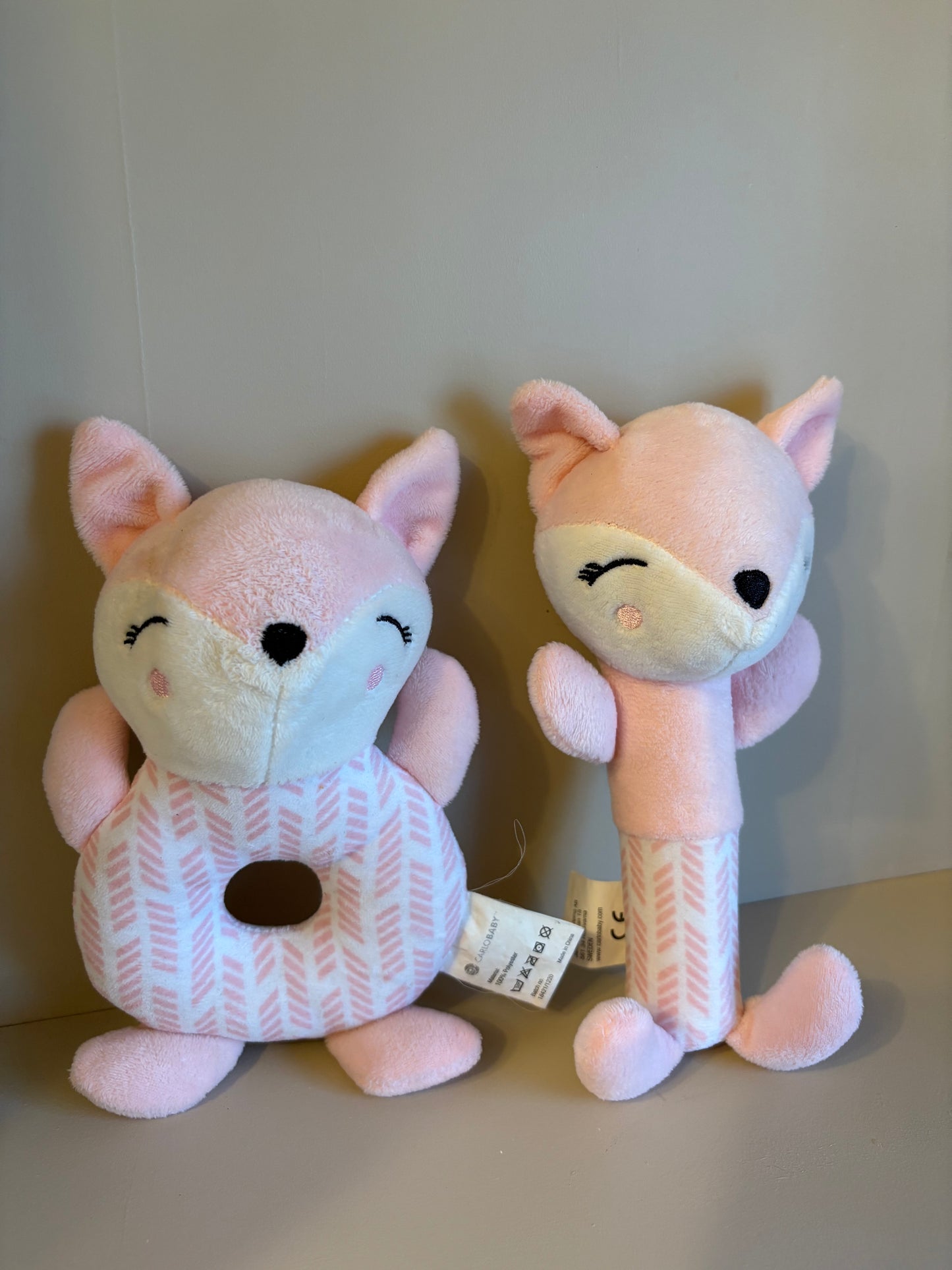 Skallra och pipleksak