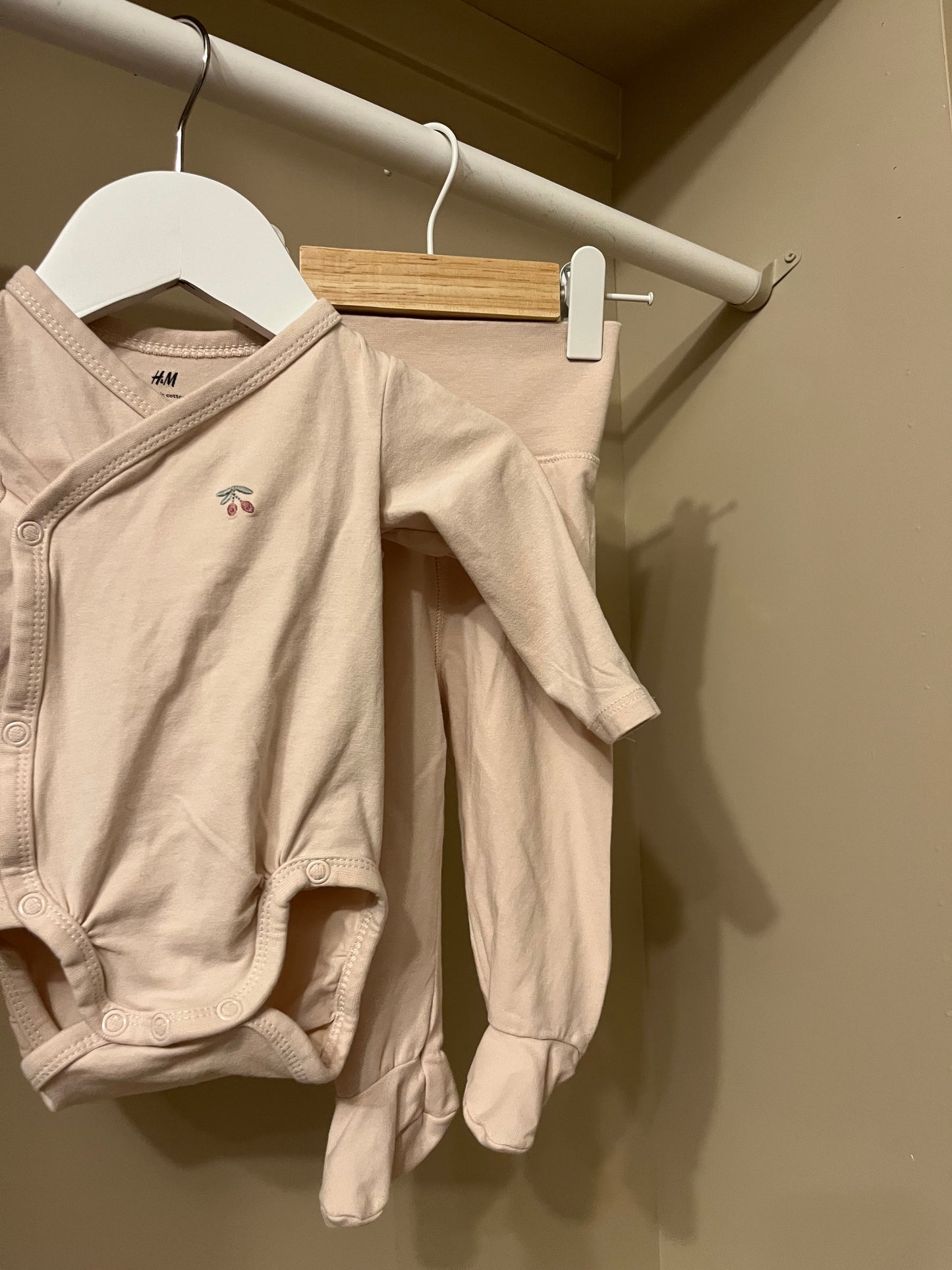 Set body + byxa med fot stl 62 (2-4 mån) - H&M