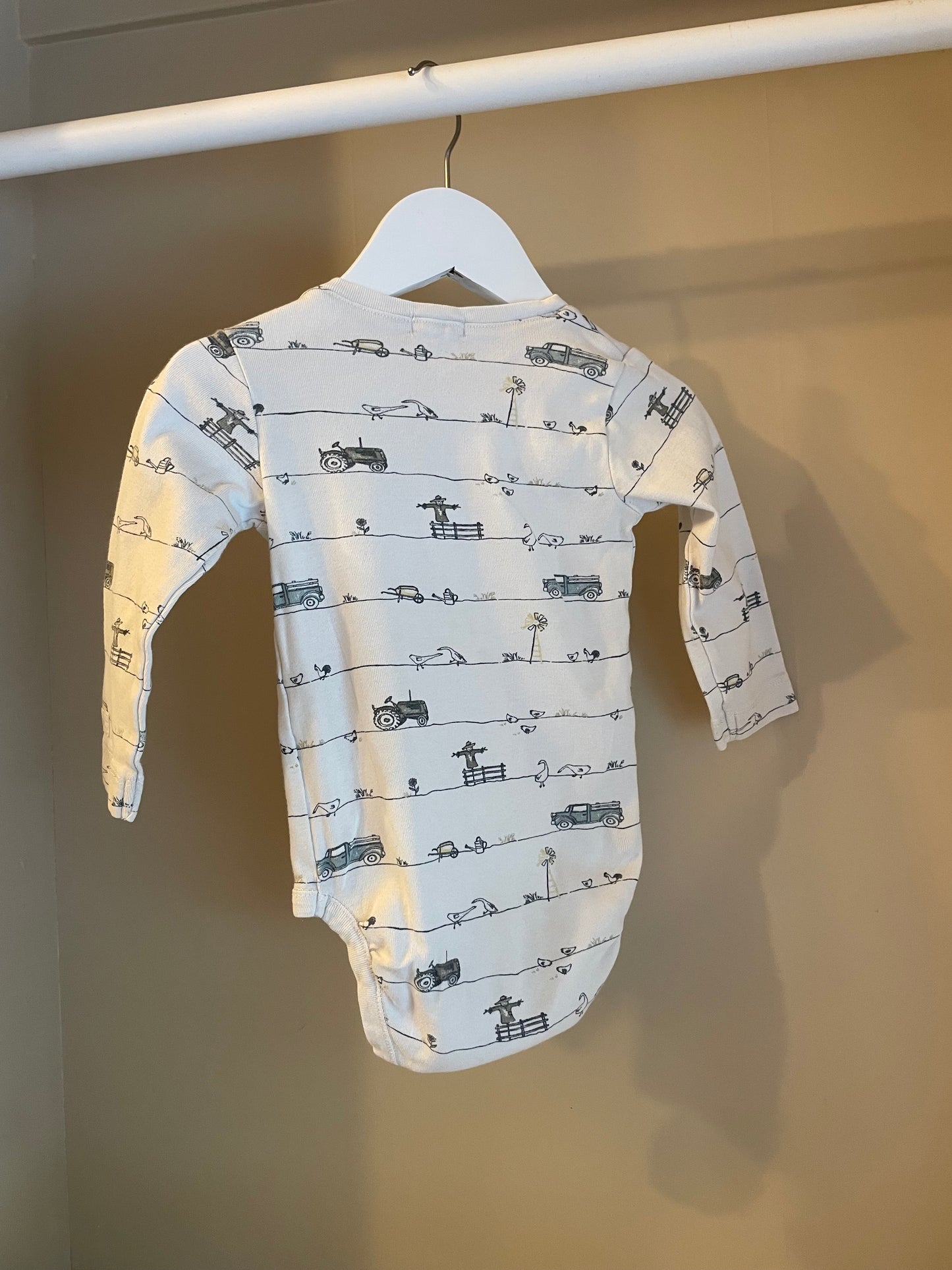 Body Storlek 80 (9-12 mån) - Newbie