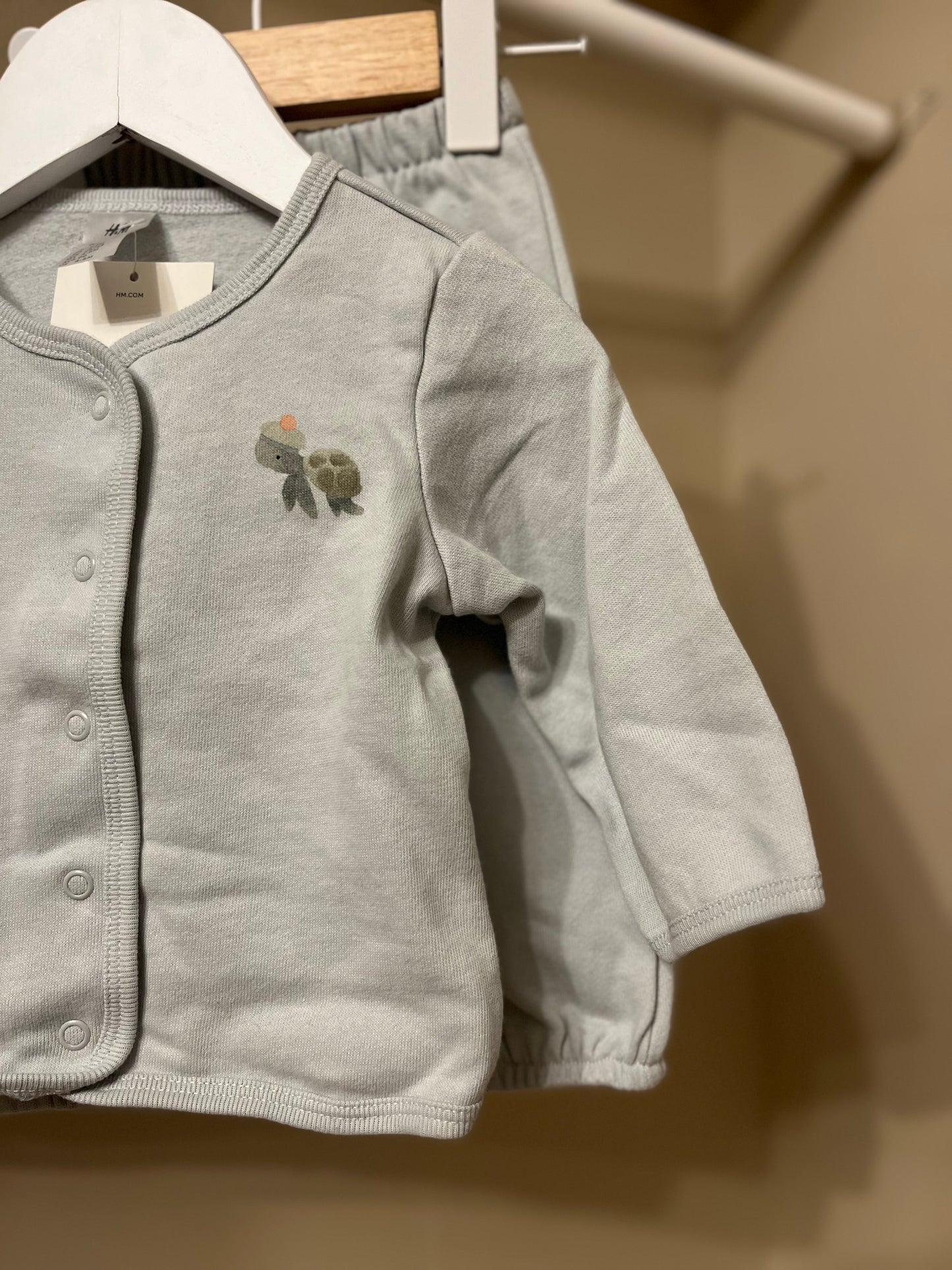 Set (byxa och tröja) stl 68 (4-6 mån) - H&M (Nytt)
