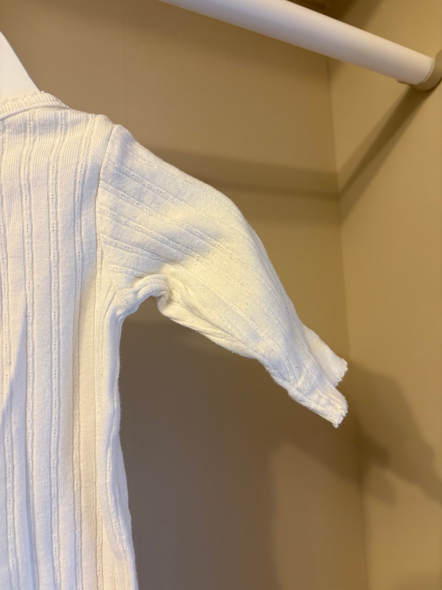 Body vit ribbad stl 56 (1-2 mån) - Newbie