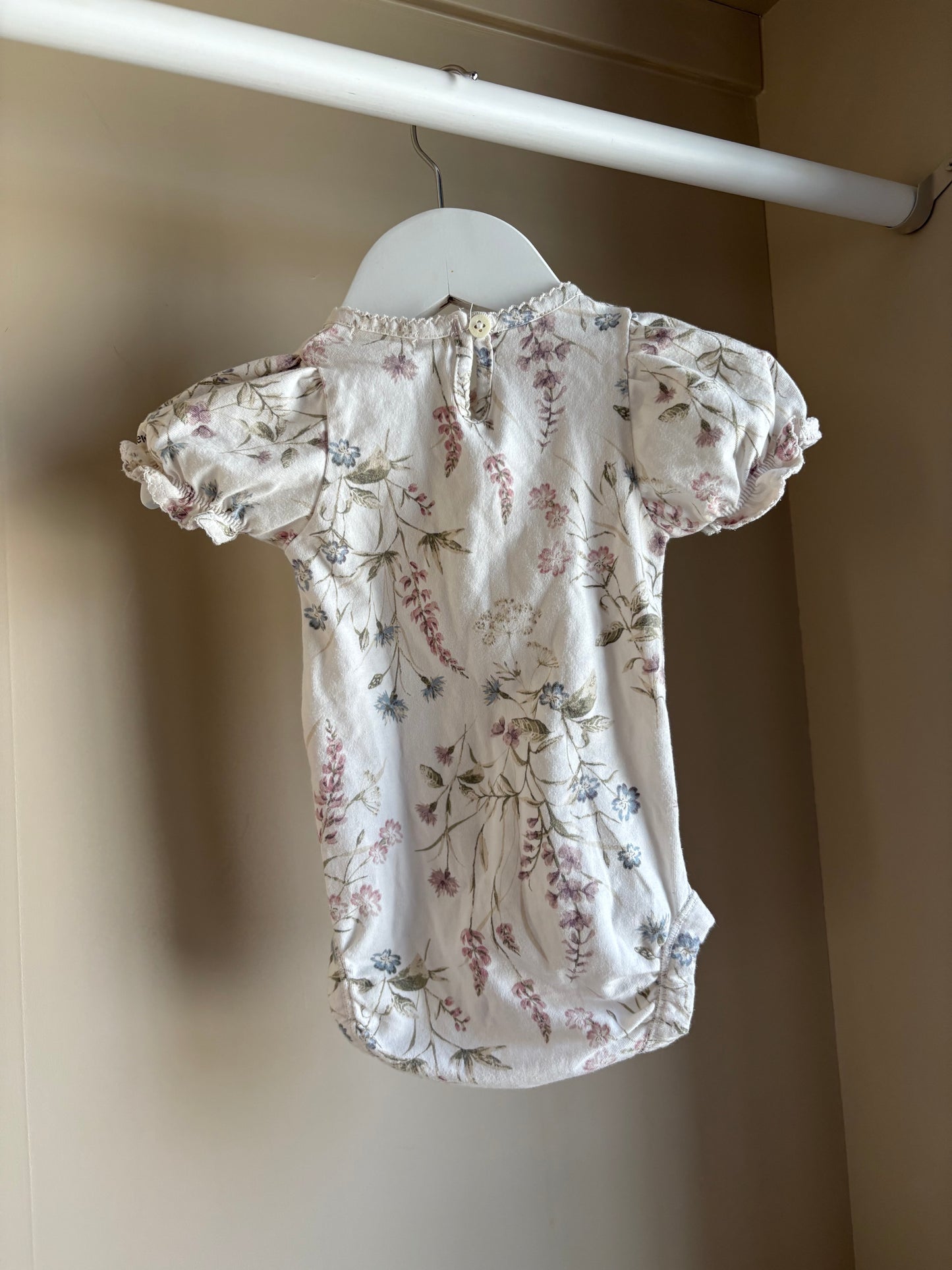 Body blommor stl 62 (2-4 mån) - Newbie