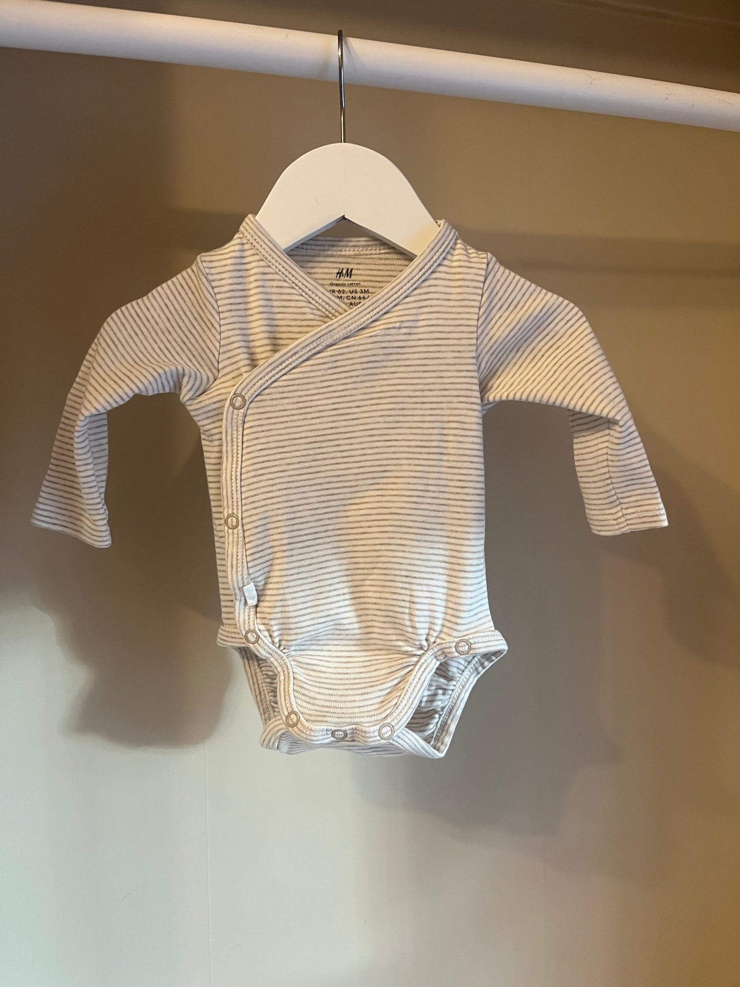 Body Beige randig stl 62 (2-4 mån) - H&M