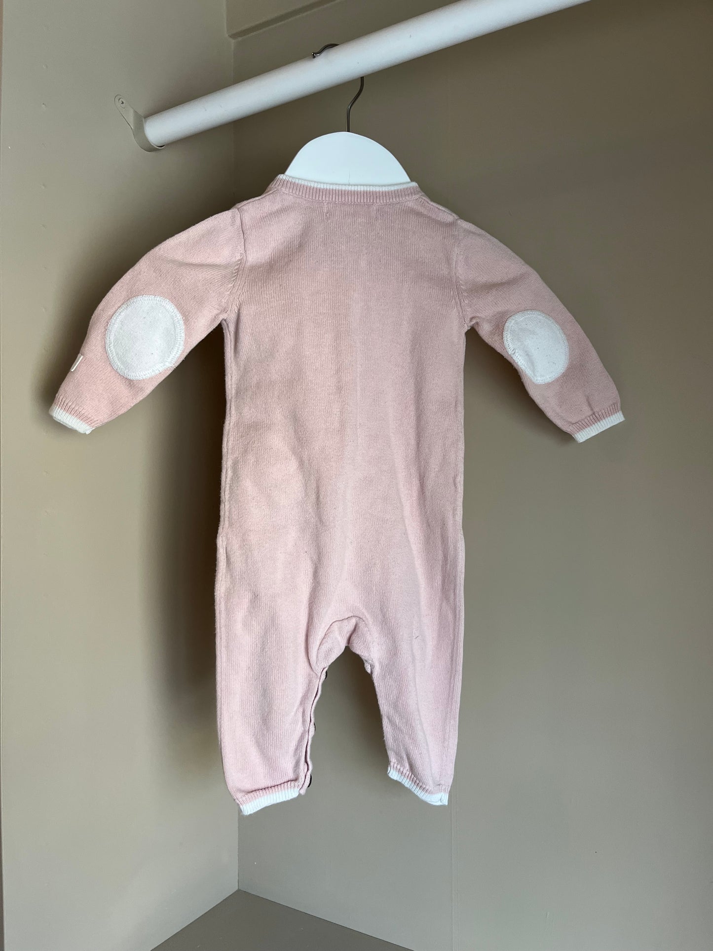 Stickad jumpsuit stl 56 (1-2 mån)