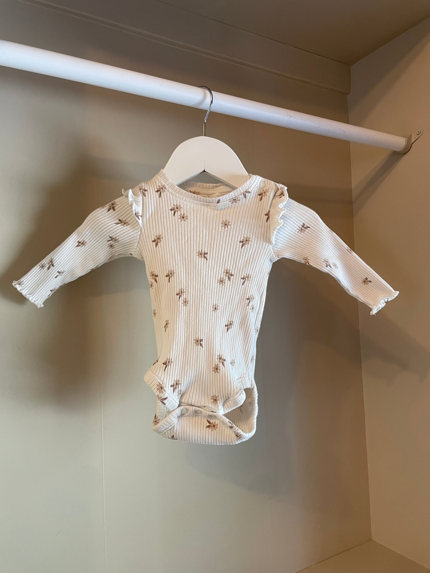 Body blommig stl 62 (2-4 mån) - Kappahl