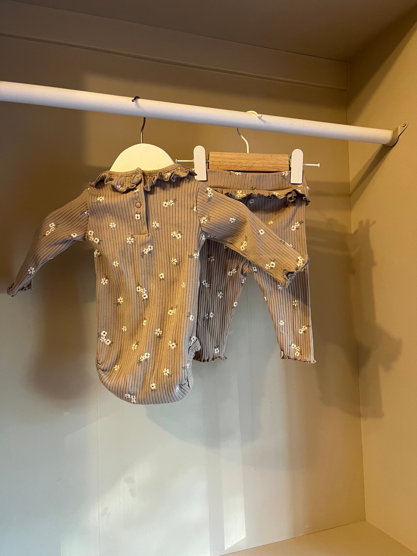 Set Beige/brunt med blommor stl 56 (1-2 mån) - Kappahl