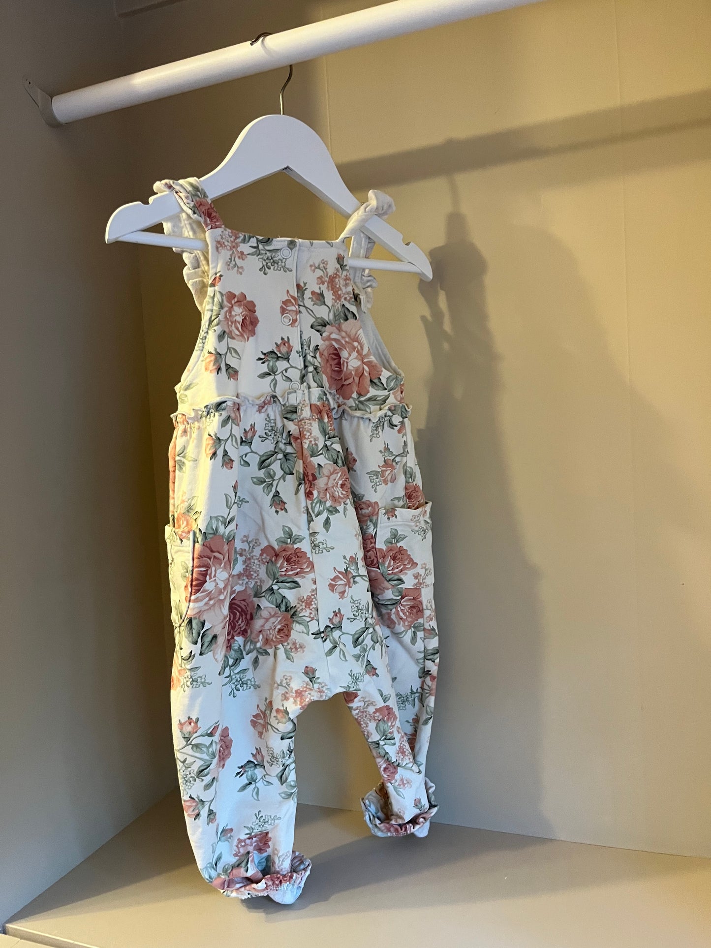 Jumpsuit storlek 80 (9-12 mån) - Newbie