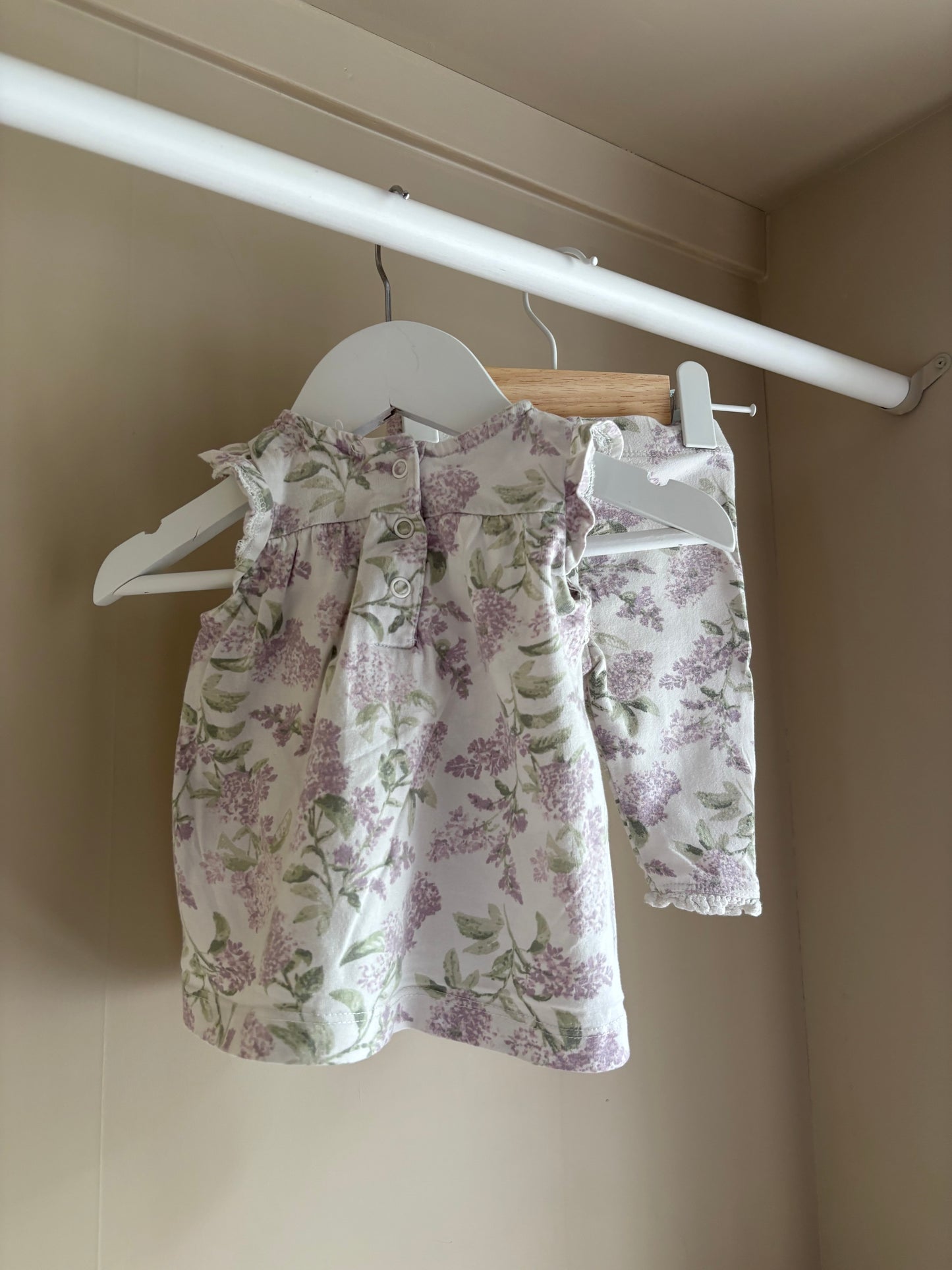 Set klänning och byxor blommigt vit/lila stl 56 (1-2 mån) - Newbie