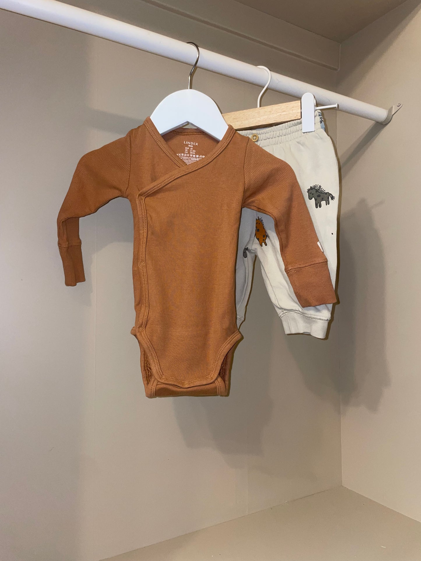 Body brun ribbad stl 62 (2-4 mån - Lindex