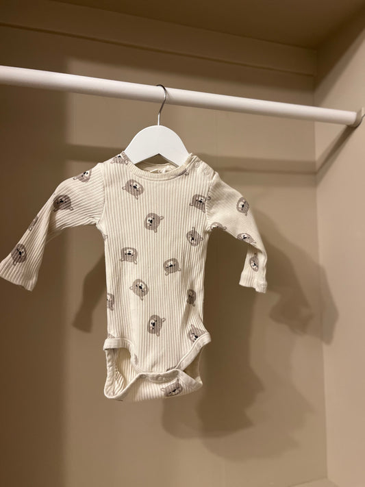 Body krämvit ribbad med djurmönster stl 68 (4-6 mån) - Kappahl
