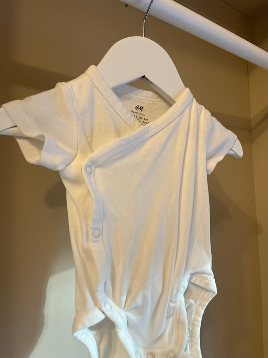 Kortärmad body omlott vit stl 62 (2-4 mån) - H&M