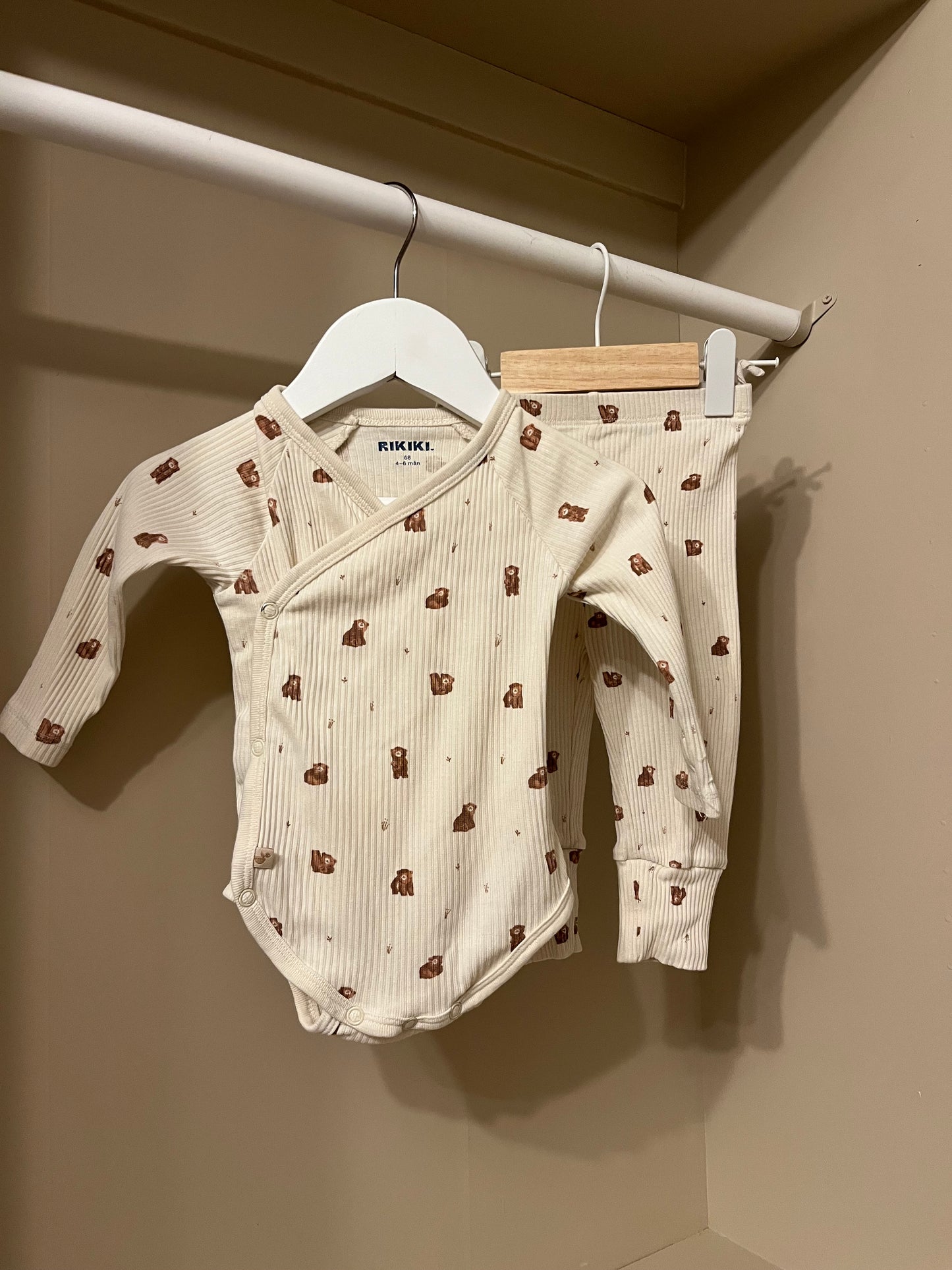 set body+byxa björnar stl 68 (4-6 mån) - Rikiki