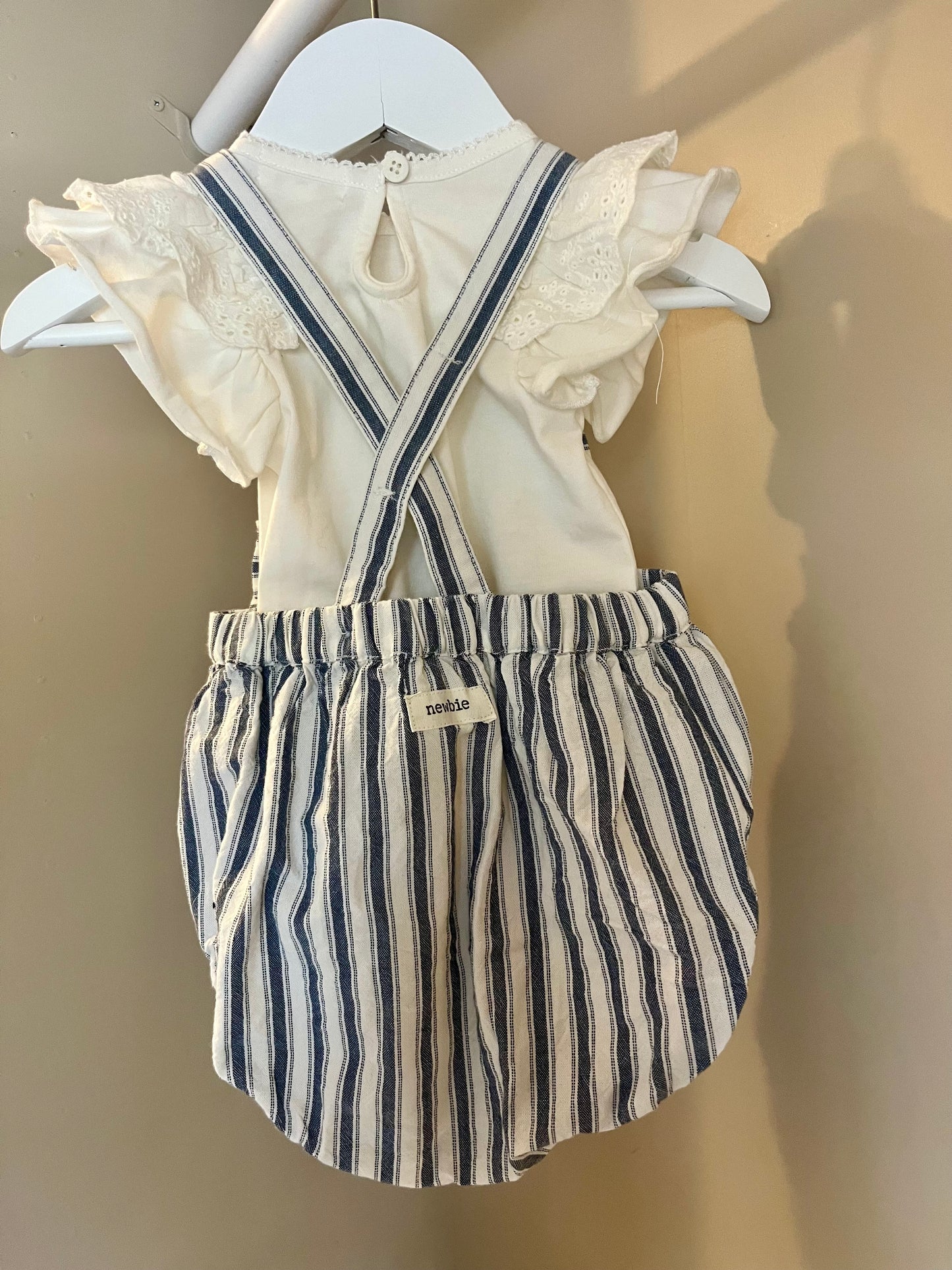 Hängselshorts m body stl 62 (2-4 mån) - Newbie