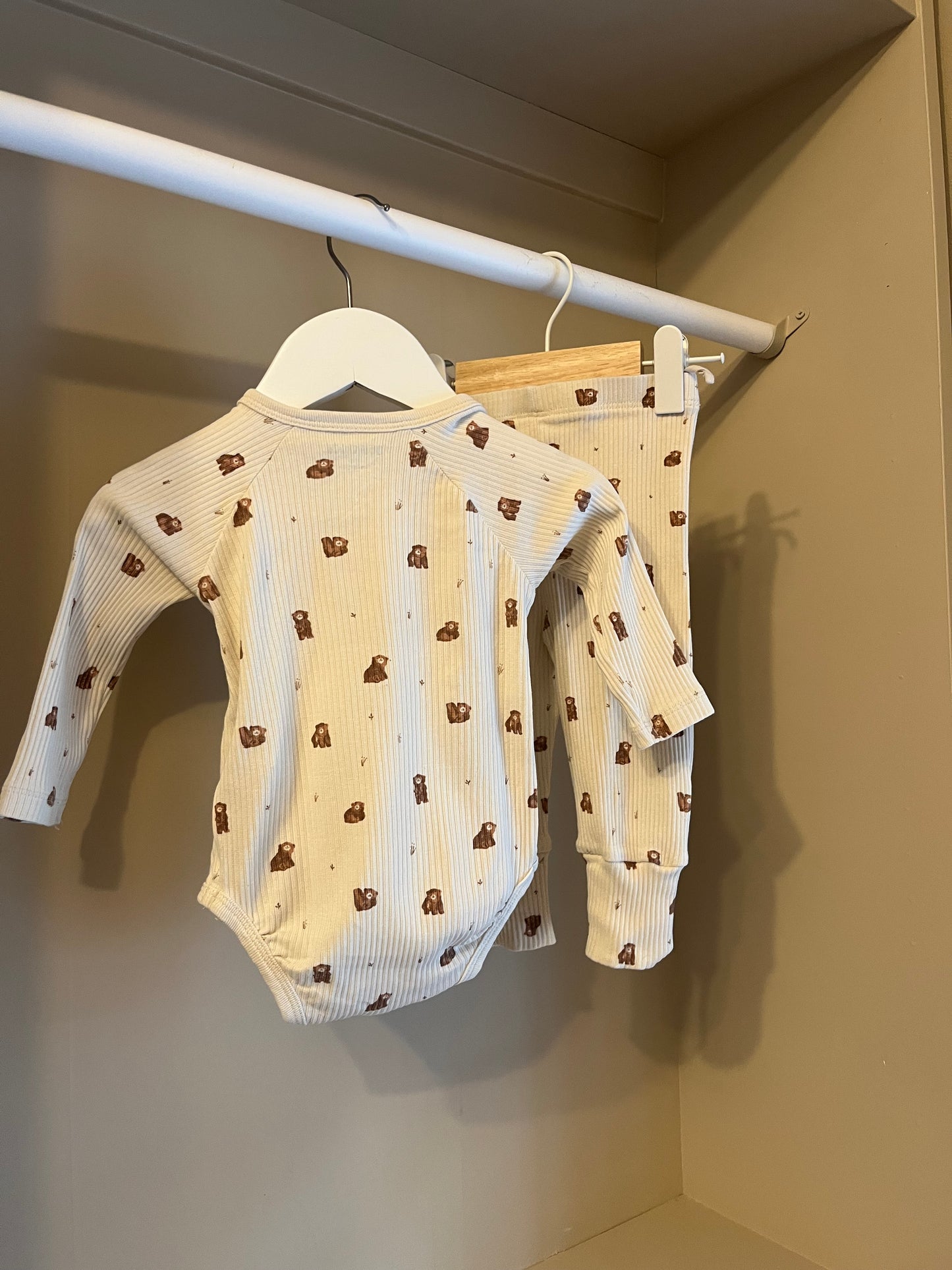 set body+byxa björnar stl 68 (4-6 mån) - Rikiki