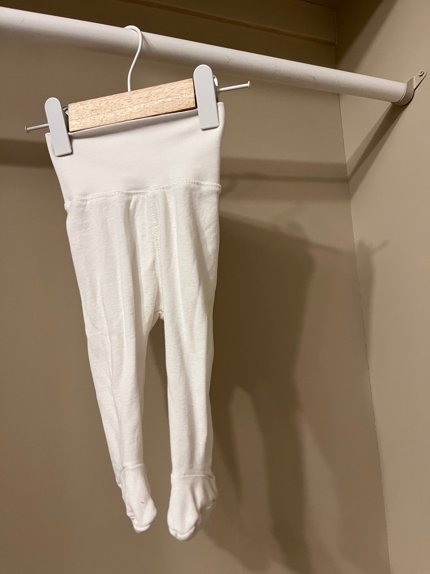 Vita byxor med fot stl 56 (1-2 mån) - H&M