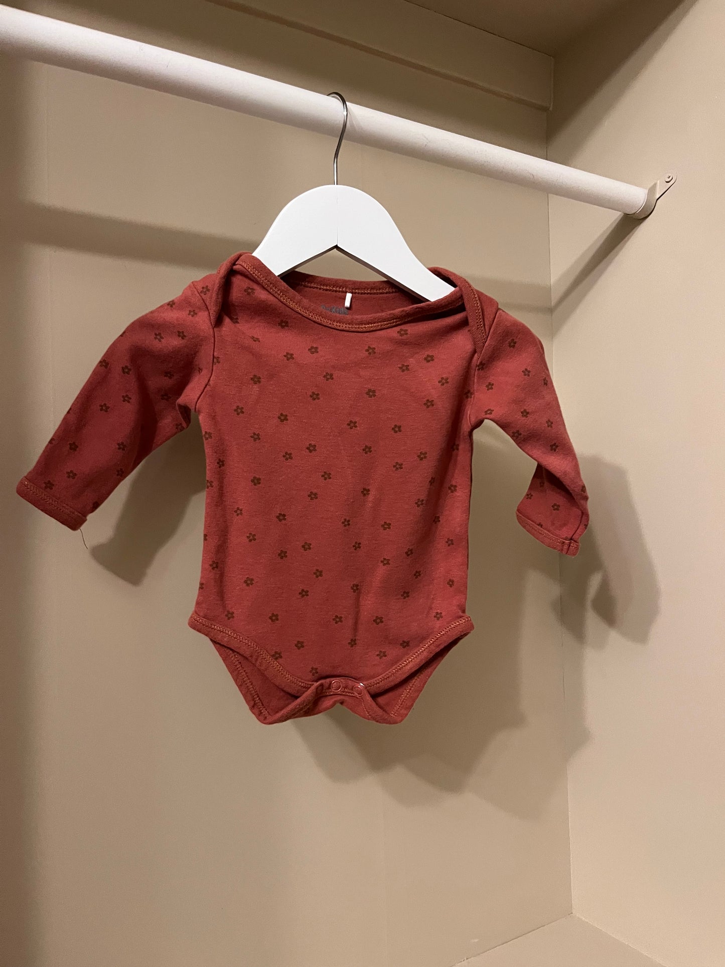 Body roströd stl 62 (2-4 mån) - BeKids