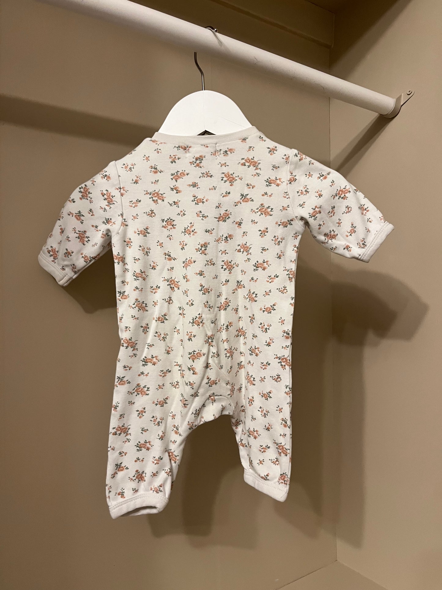 Pyjamas blommig stl 50 (0-1 mån) - Newbie