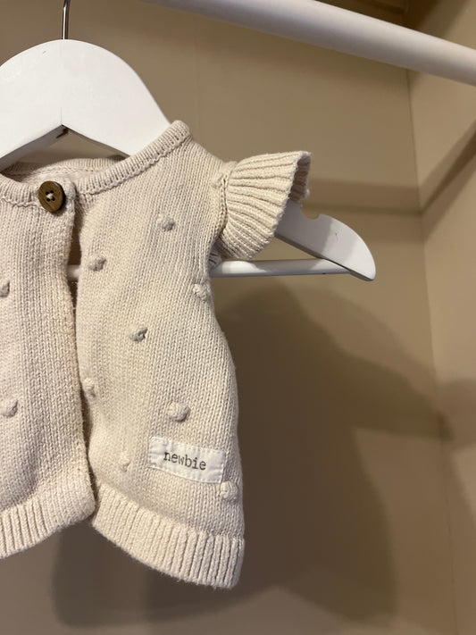 Stickad väst krämvit stl 62 (2-4 mån) - Newbie