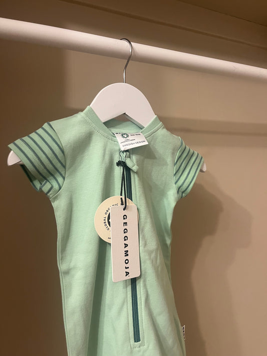 Pyjamas/sommardräkt grön stl 50/56 - Geggamoja