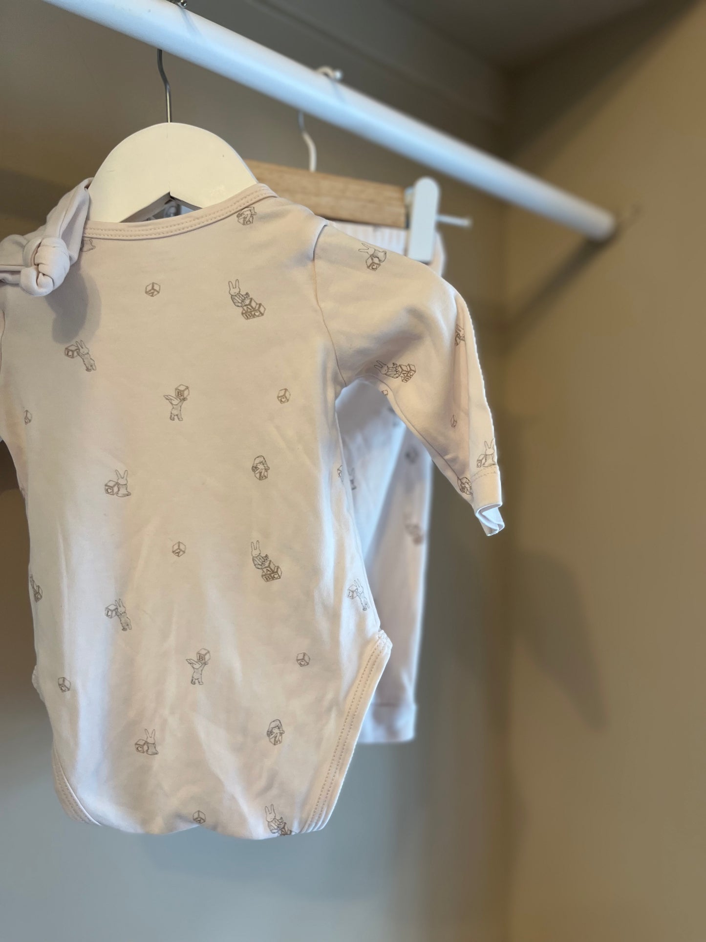 Set (byxa,body & mössa) stl 62/68 (3-6 mån) - Livly