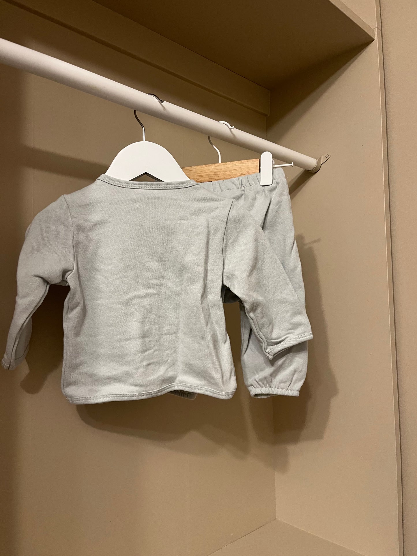 Set (byxa och tröja) stl 68 (4-6 mån) - H&M (Nytt)