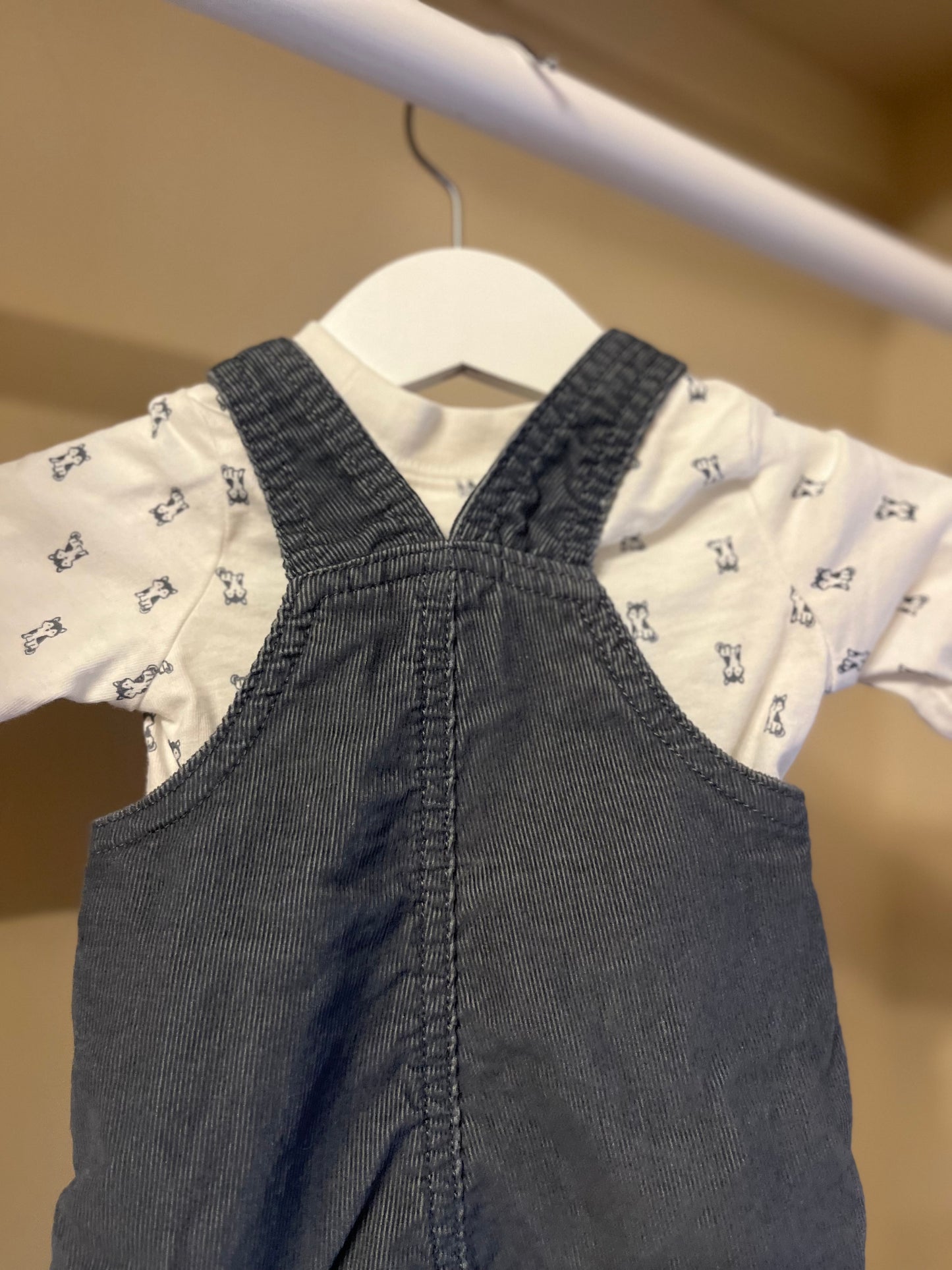 Set Hängselbyxor & långärmad tröja stl 56 (1-2 mån) - Carter's