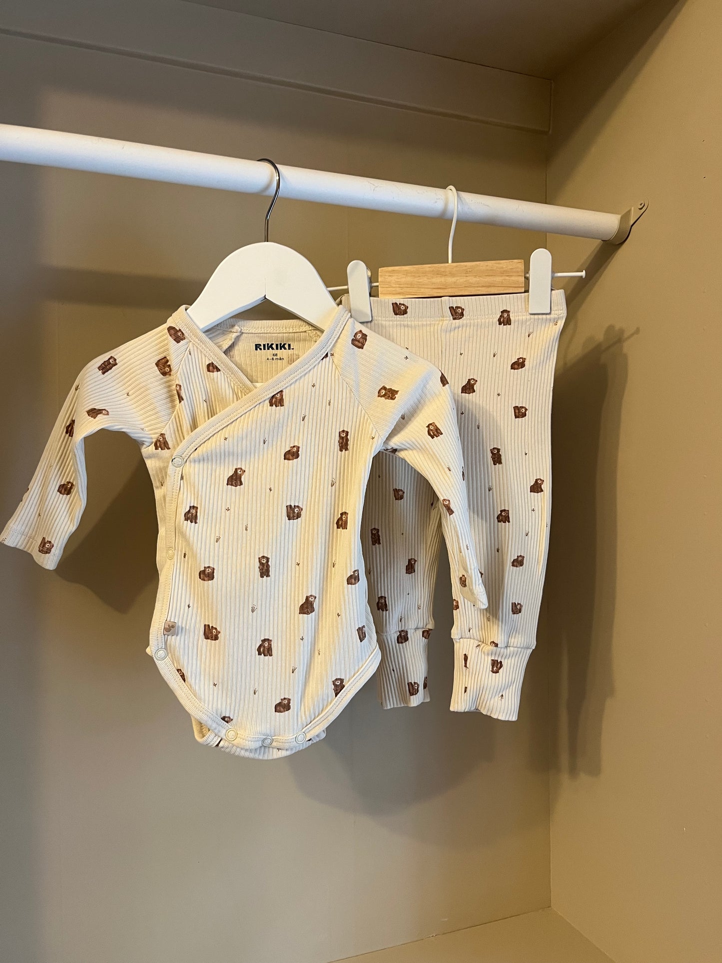 set body+byxa björnar stl 68 (4-6 mån) - Rikiki