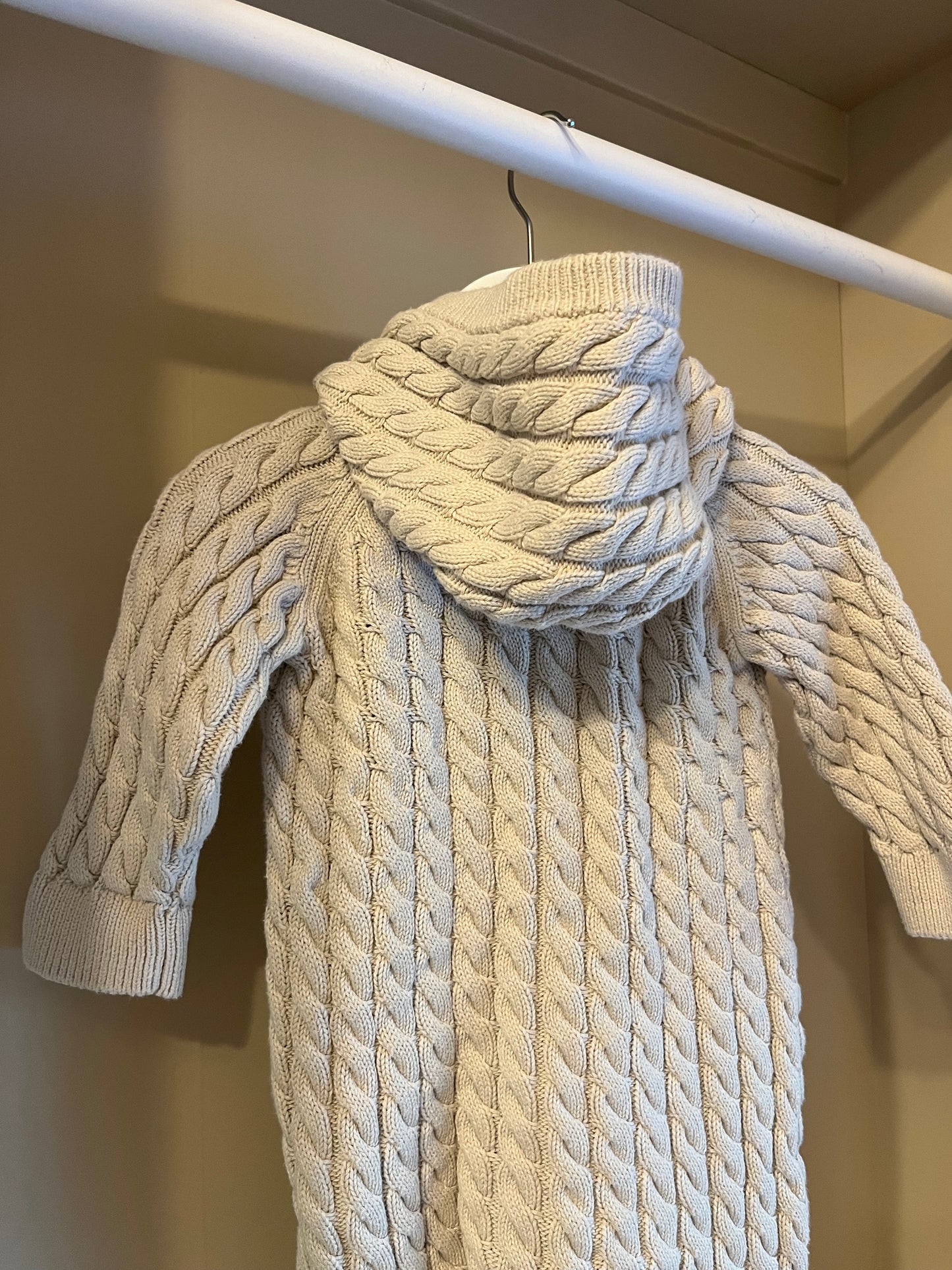 Stickad overall beige stl 68 (4-6 mån) - Polarn O. Pyret