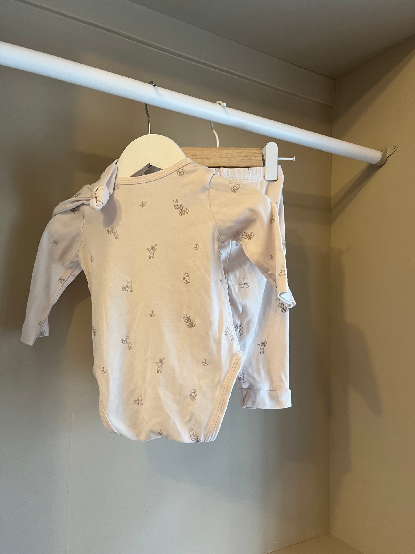 Set (byxa,body & mössa) stl 62/68 (3-6 mån) - Livly