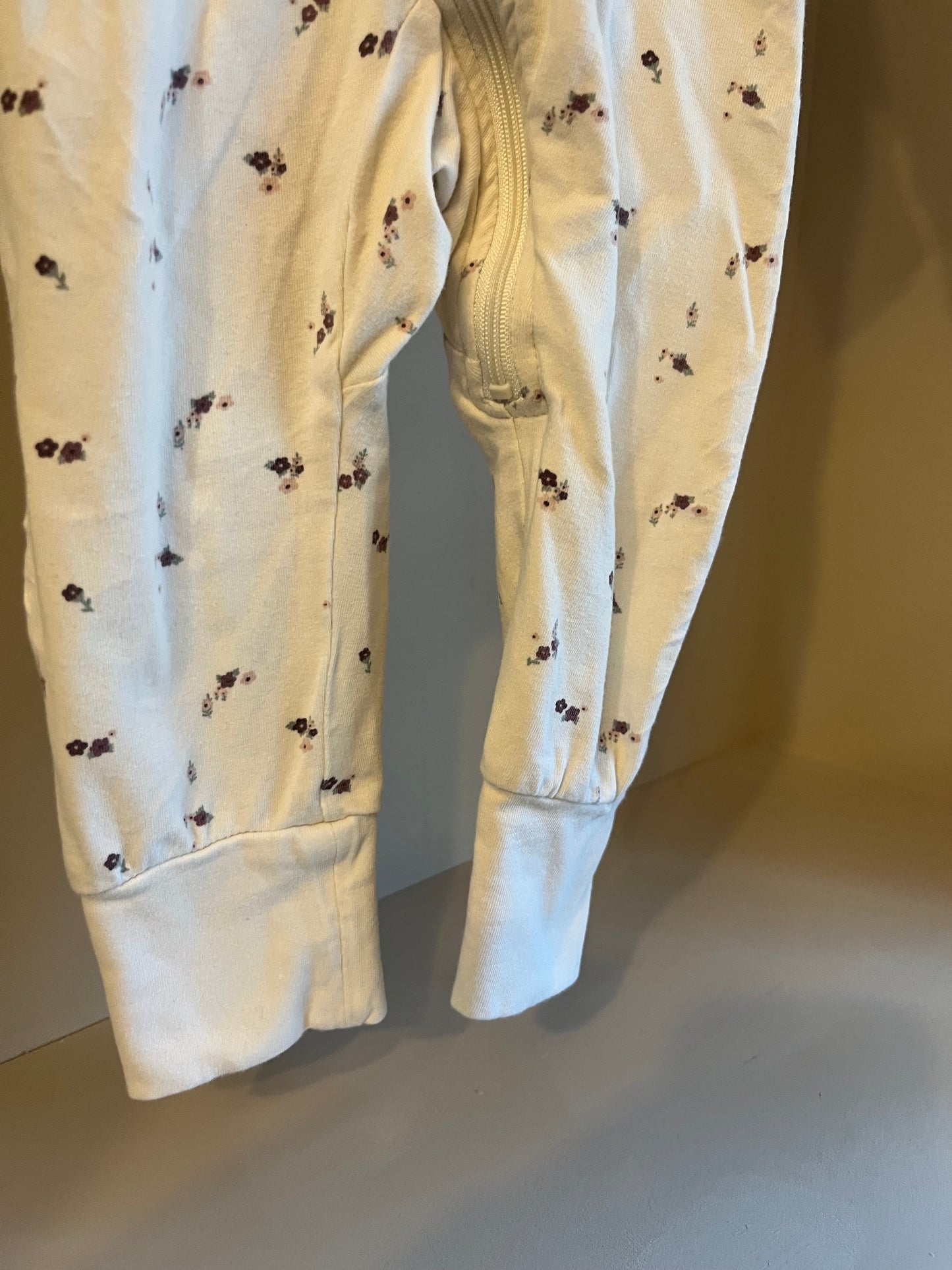 Pyjamas vit med blommor stl 68 (4-6 mån) - Åhléns