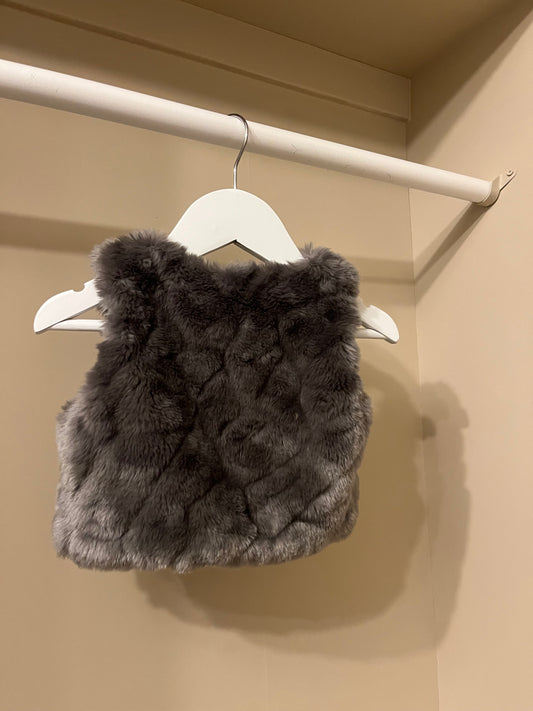 Väst fuskpäls stl 68 (4-6 mån) - H&M