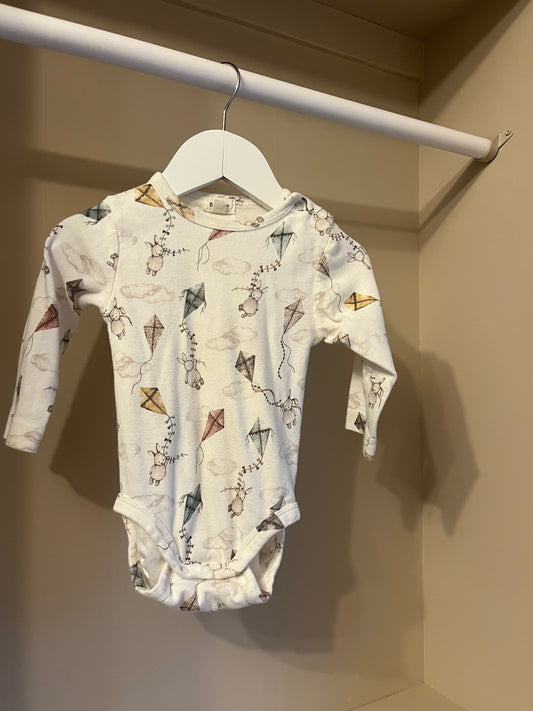 Body vit med djurmönster stl 74 (6-9 mån) - Newbie