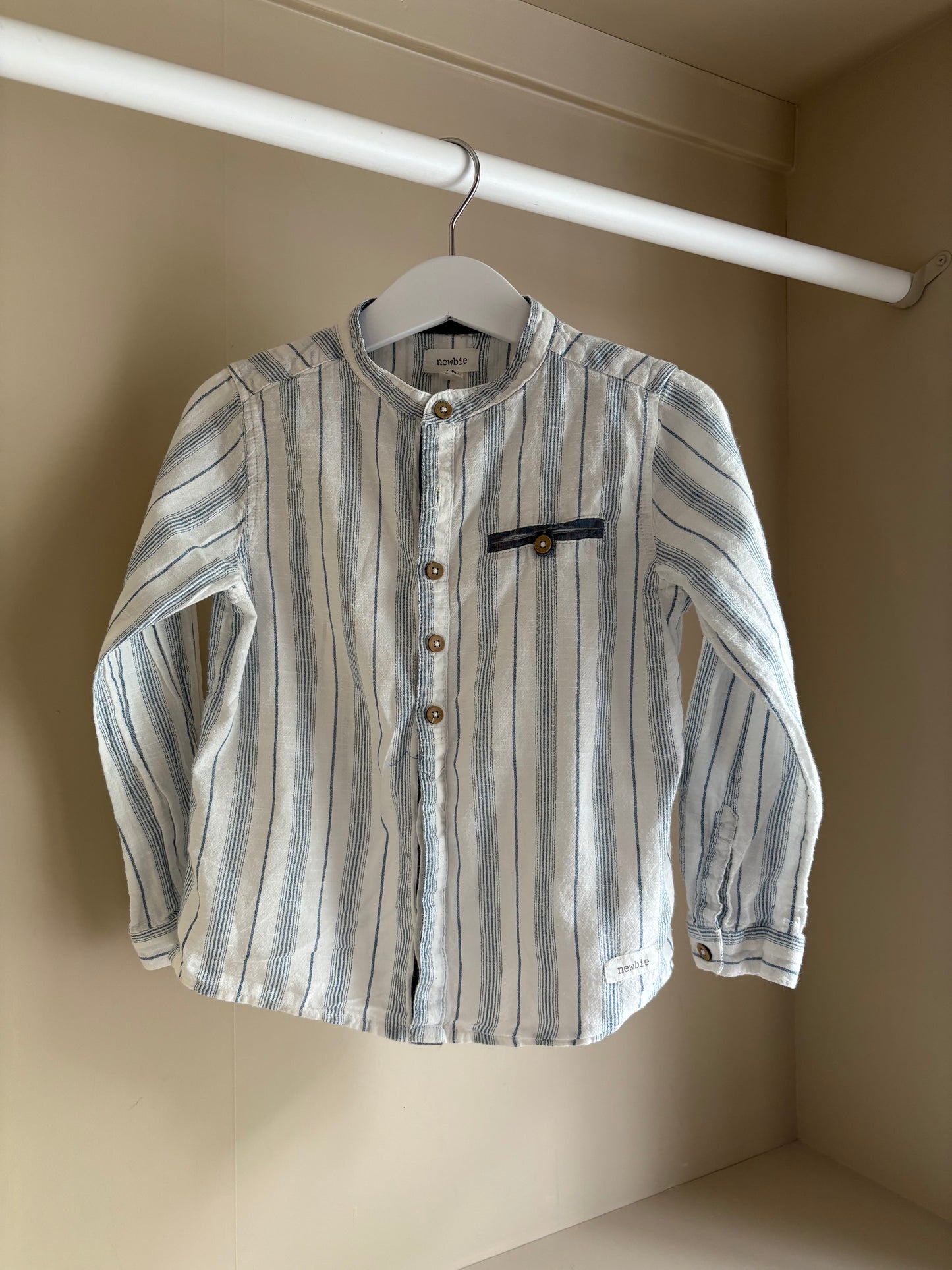 Skjorta blå/vit stl 104 (3-4 år) - Newbie