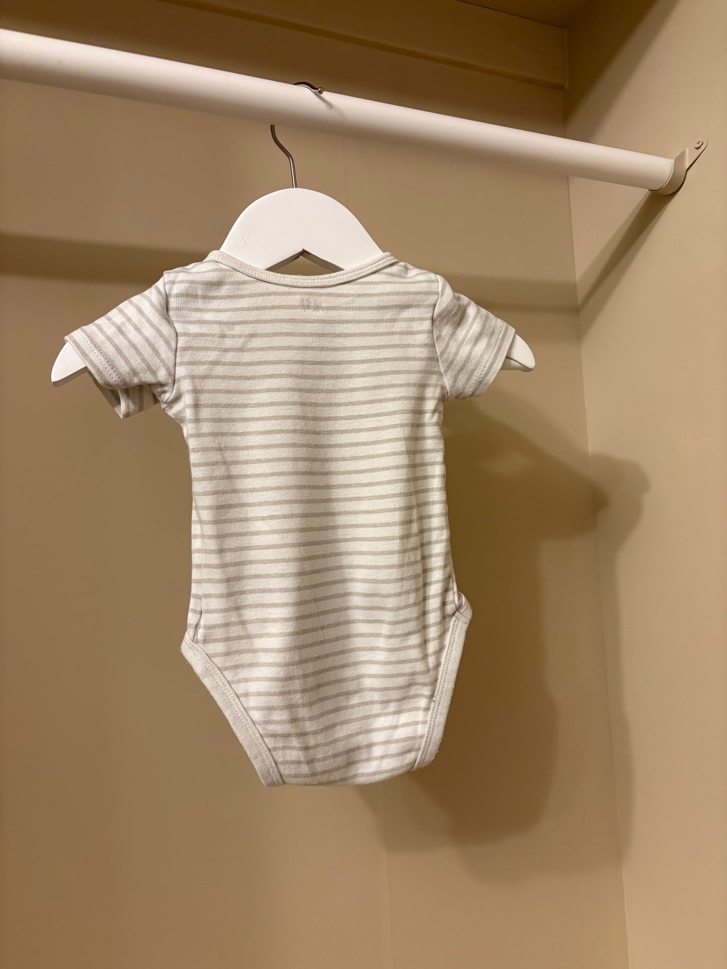 Kortärmad body randig stl 56 - H&M