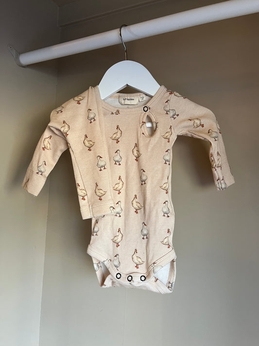 Set med body och byxa stl 62 (2-4 mån) - Lil' Atelier