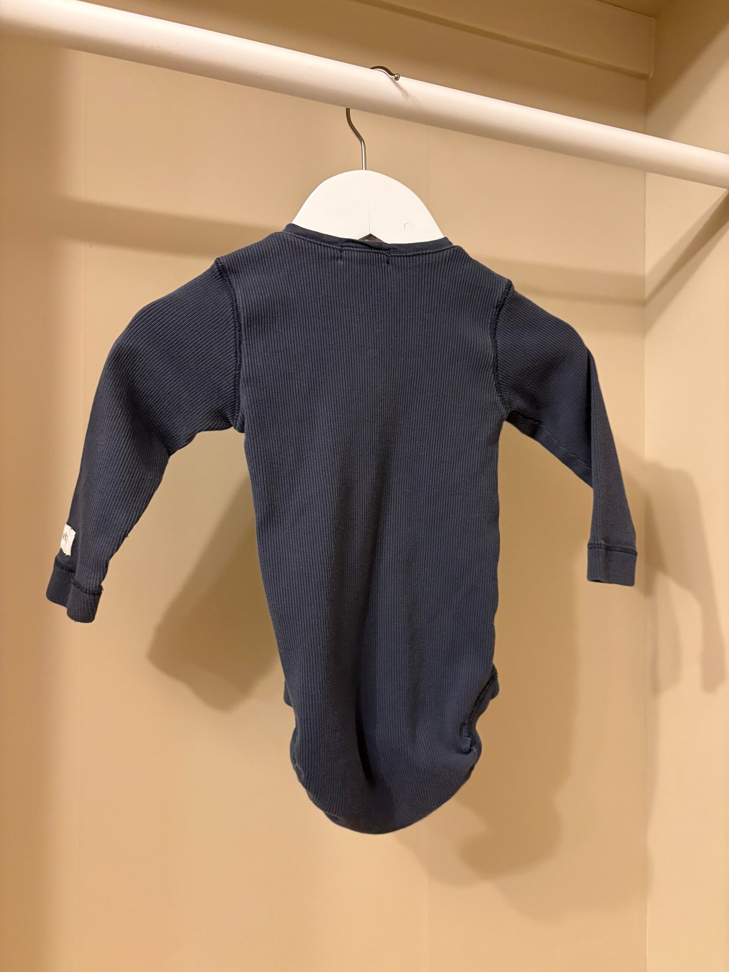 Body blå med knappar - newbie