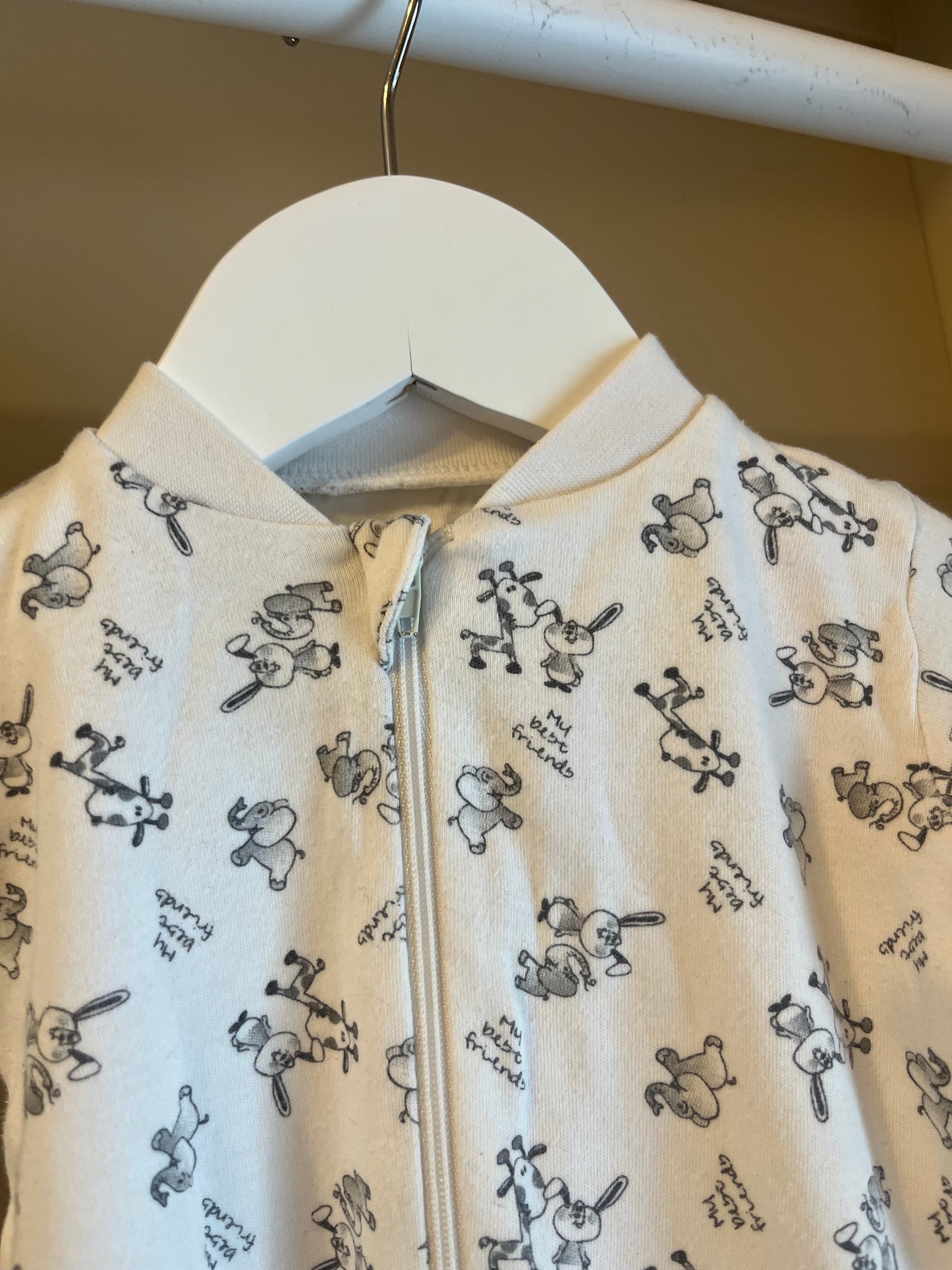 Pyjamas vit/grå djurmotiv stl 50 (0-1 mån) - Basic me