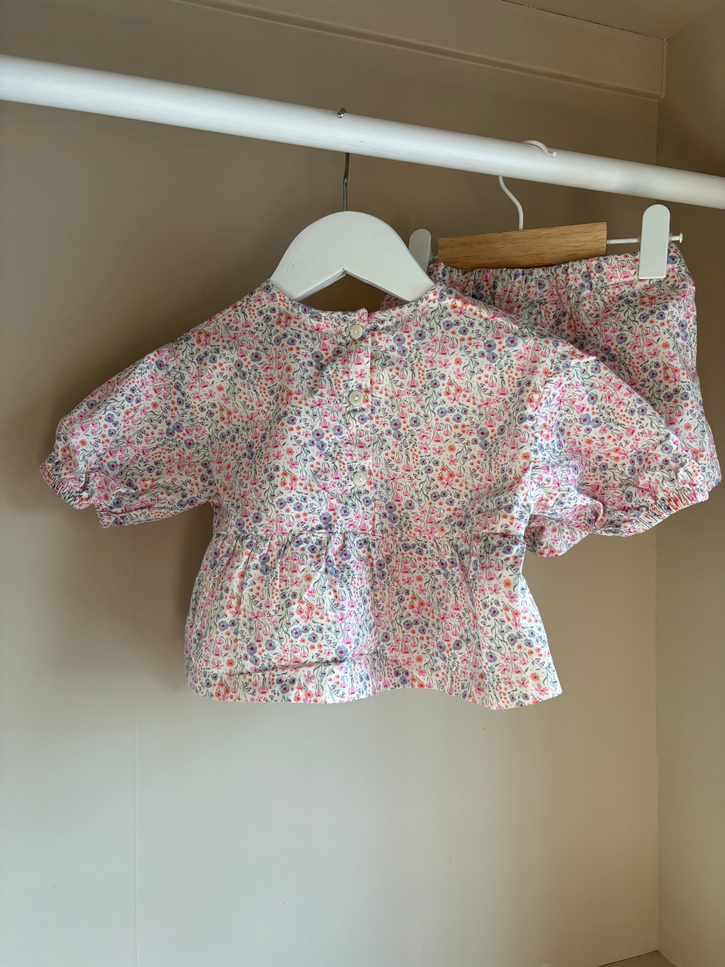 Set blus & shorts stl 68 (4-6 mån) - H&M adorables
