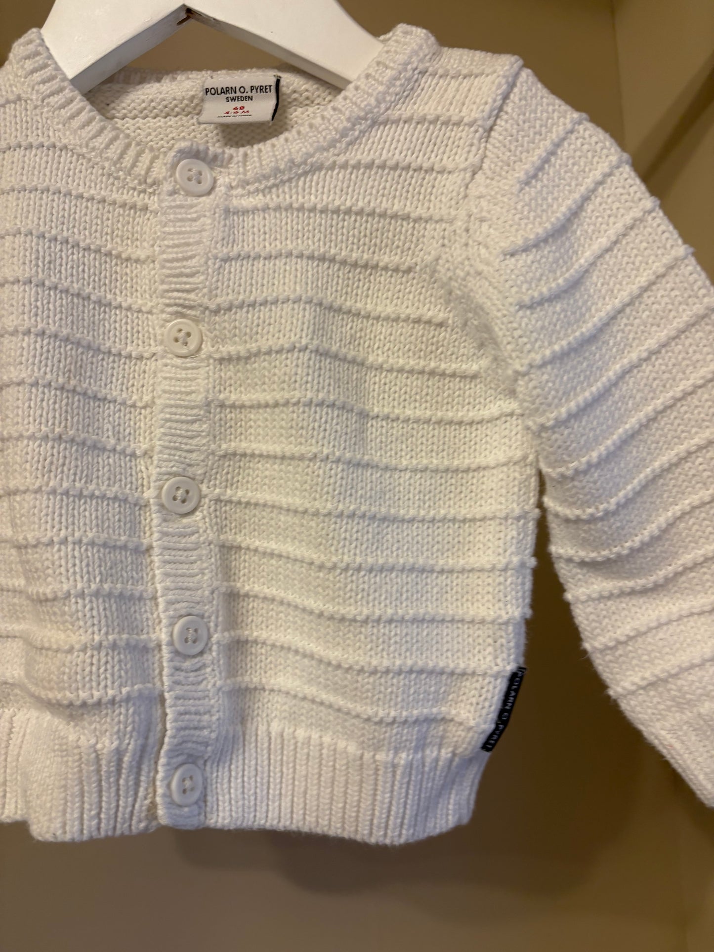 Stickad kofta vit stl 68 (4-6 mån) - Polarn O. Pyret