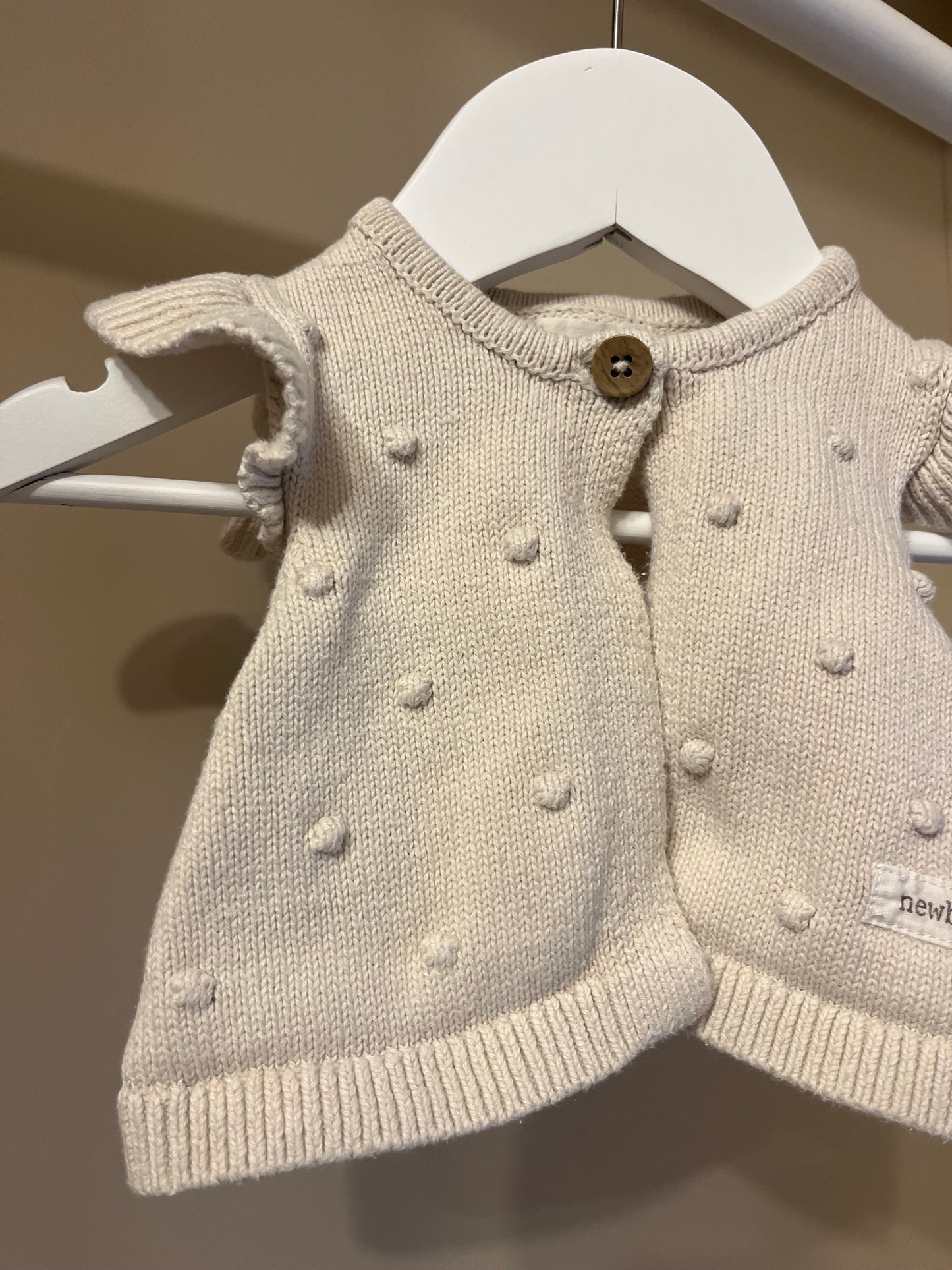 Stickad väst krämvit stl 62 (2-4 mån) - Newbie