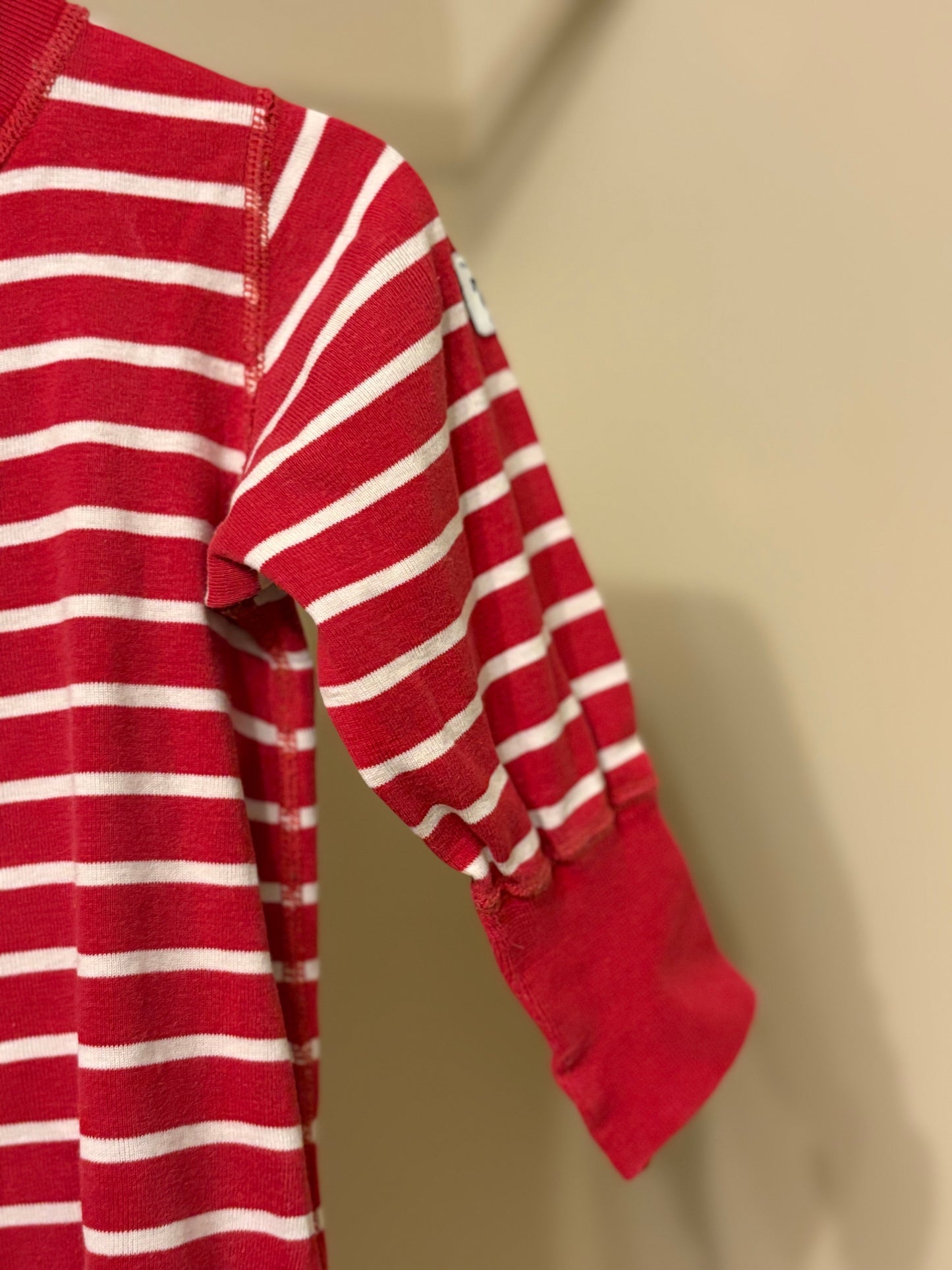 Pyjamas randig röd/vit stl 68 - Polarn O. Pyret