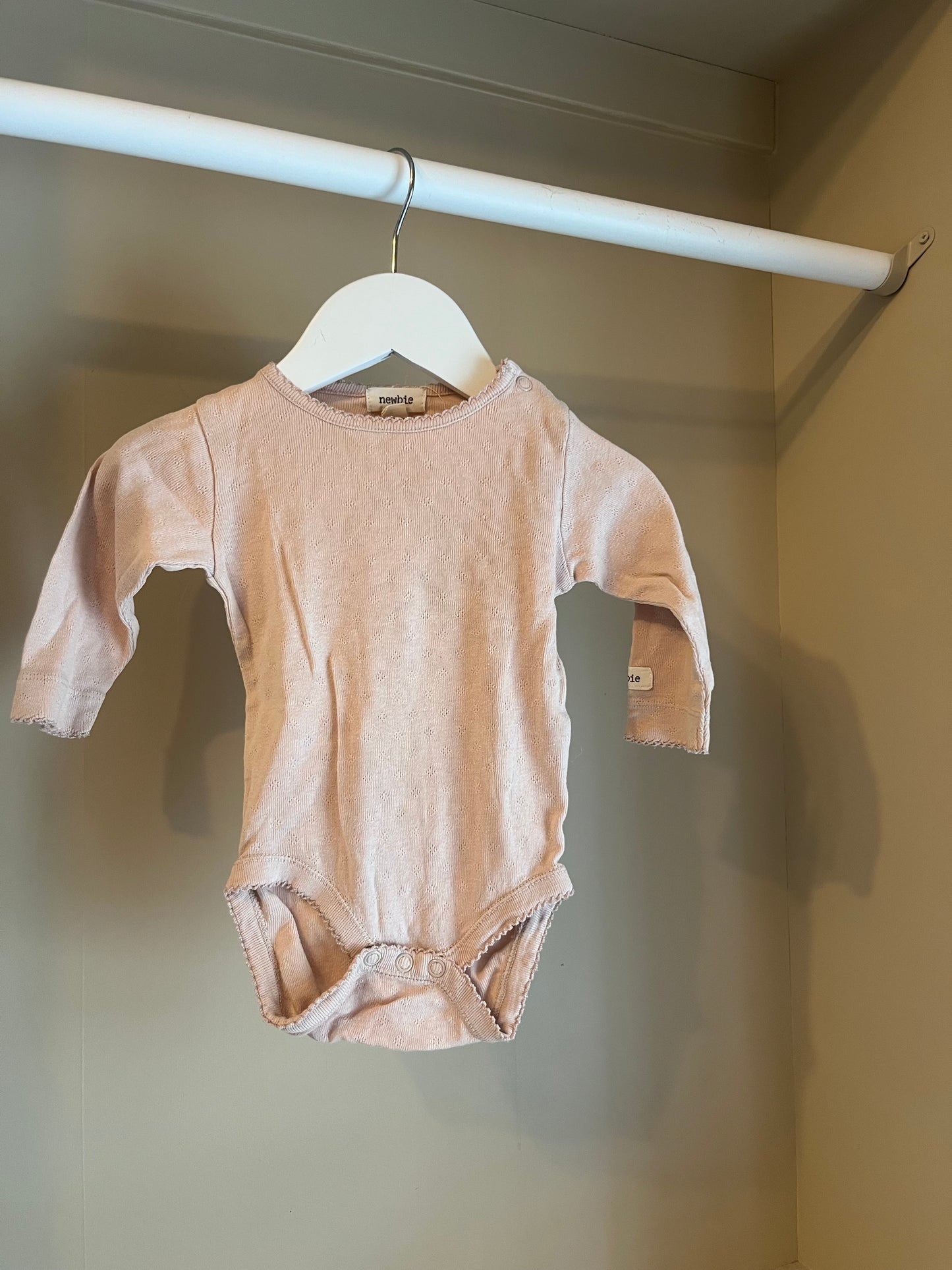 Body gammelrosa stl 62 (2-4 mån) - Newbie